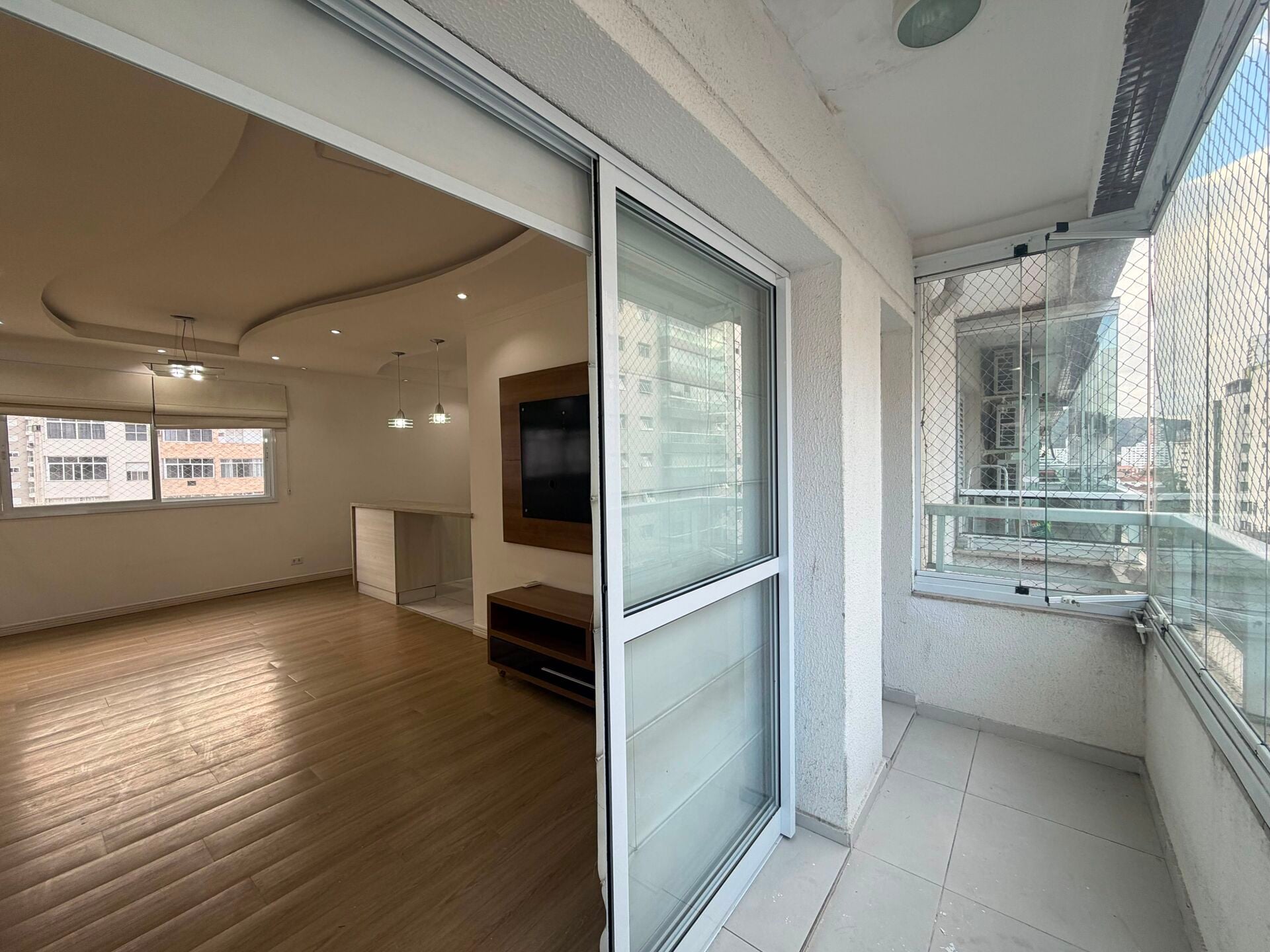 Apartamento · 2 dorm. — Varanda