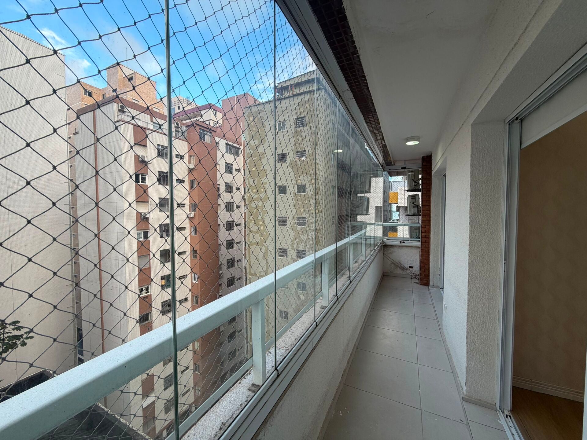 Apartamento · 2 dorm. — Varanda