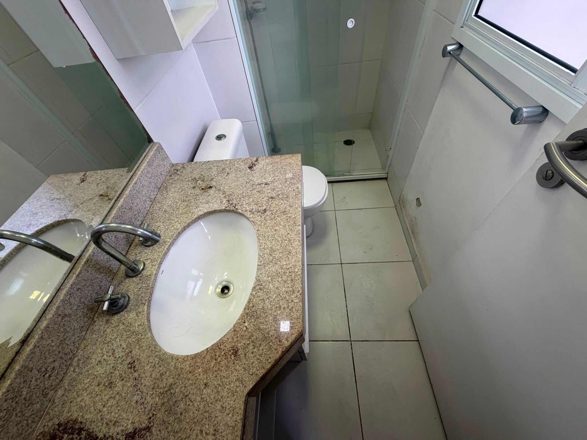 Apartamento · 2 dorm. — Banheiro