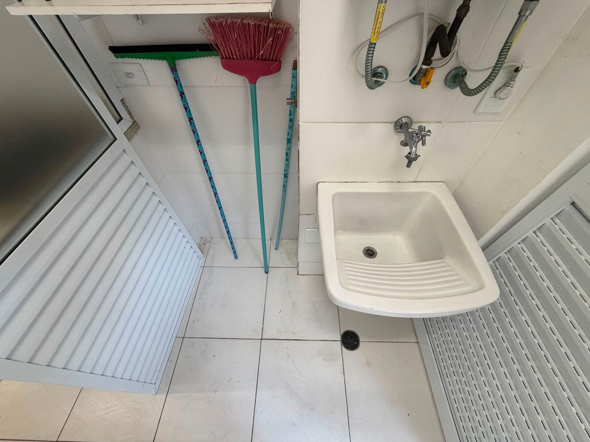 Apartamento · 2 dorm. — Área de serviço