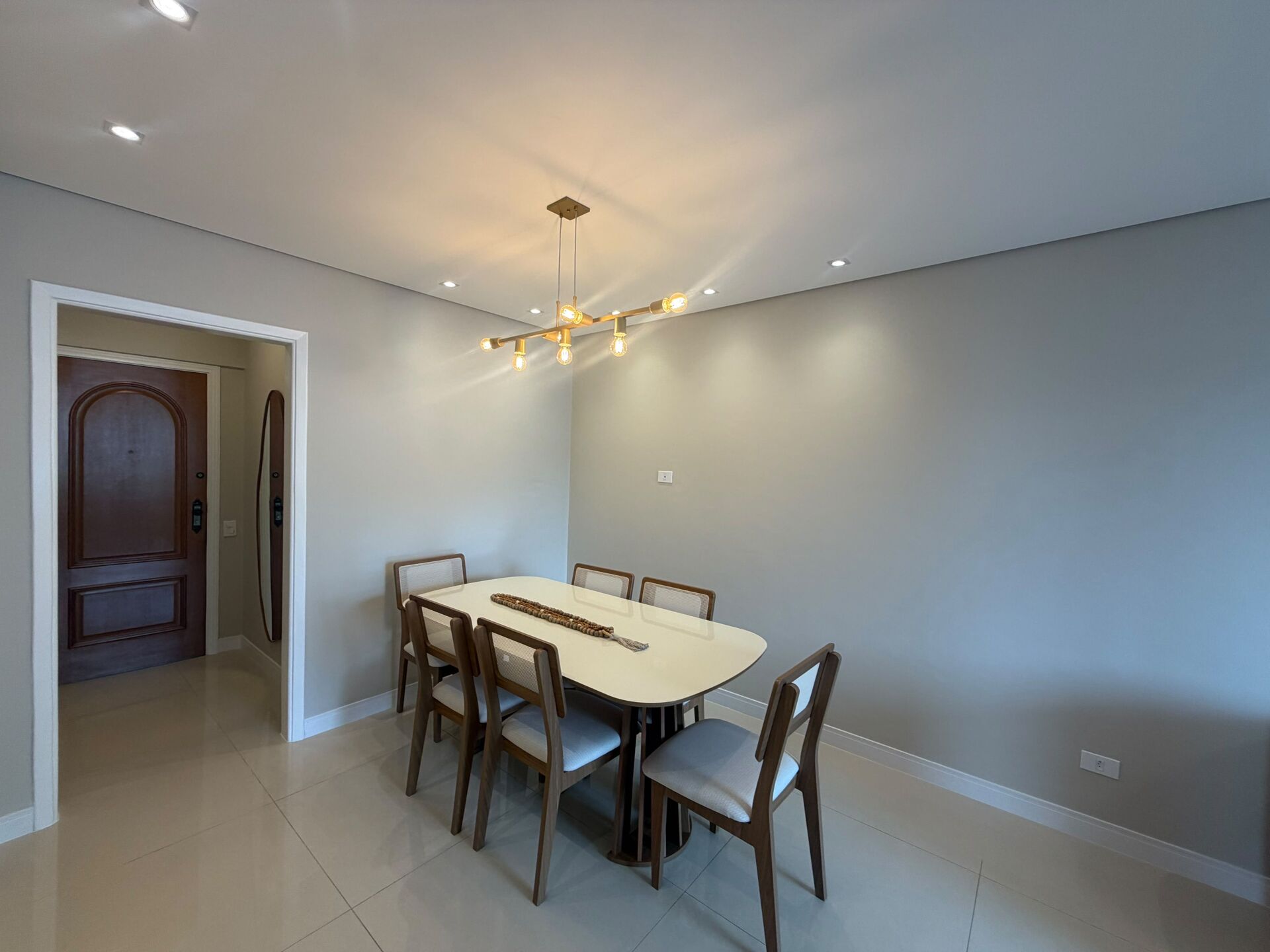 Apartamento · 2 dorm. — Sala de jantar