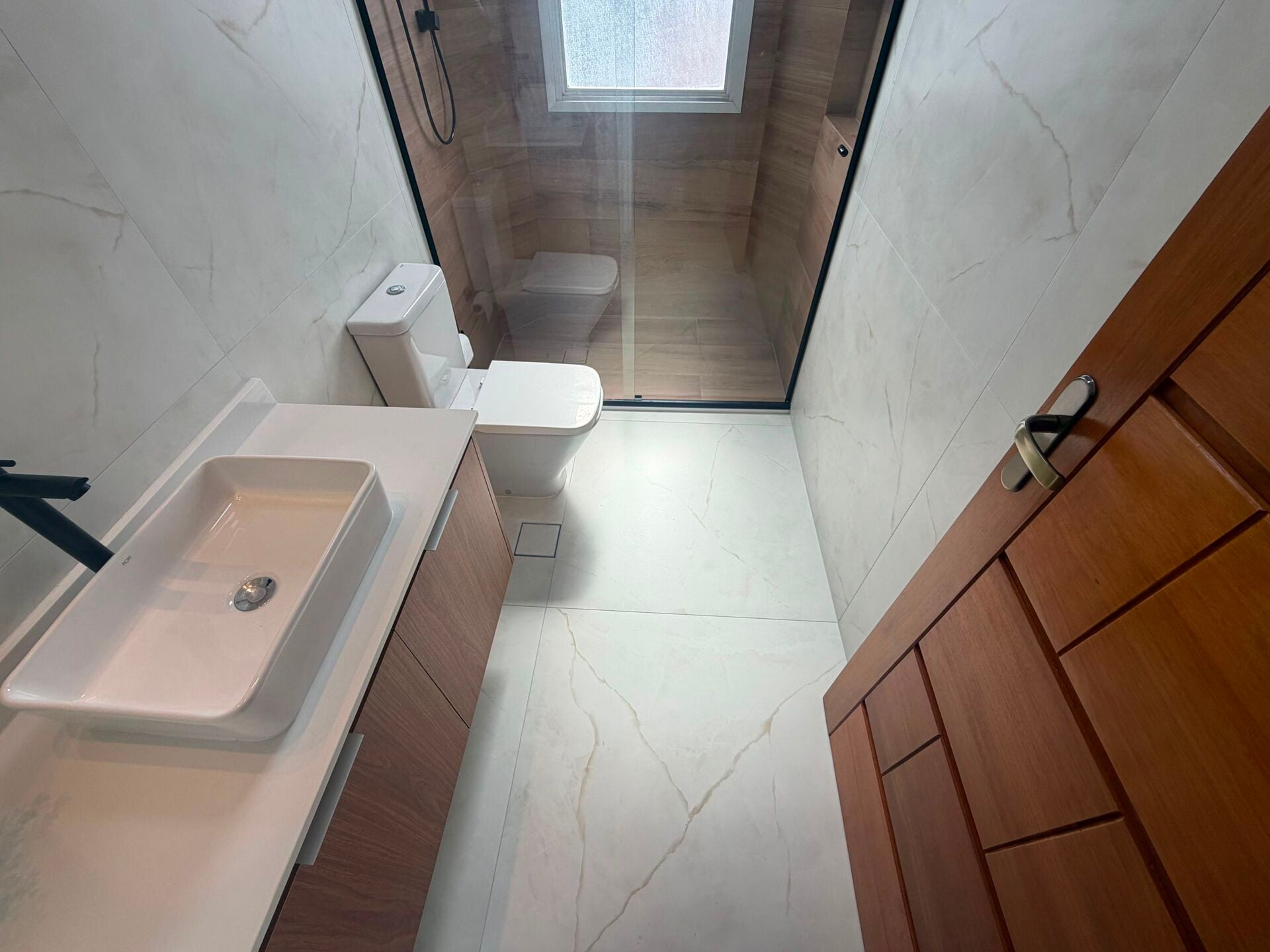 Apartamento · 2 dorm. — Banheiro