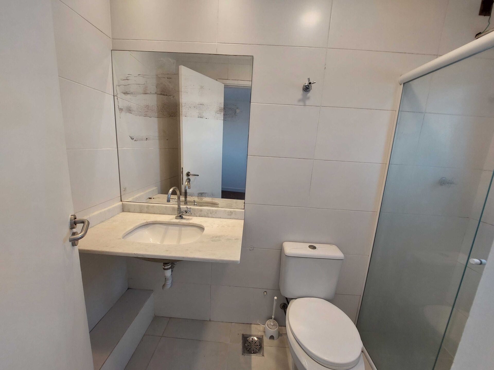 Casa em condomínio · 2 dorm. — Banheiro
