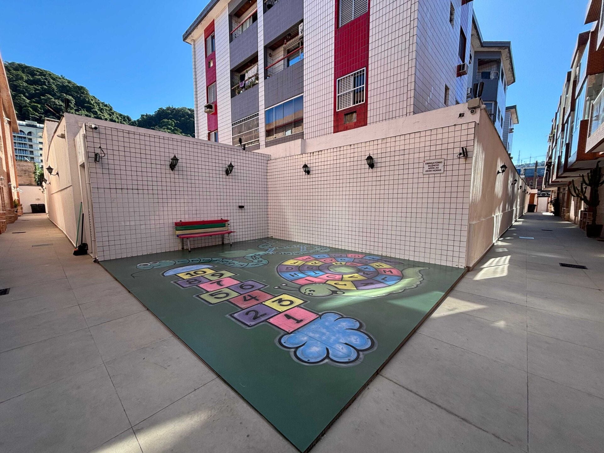 Casa em condomínio · 2 dorm. — Lazer playground