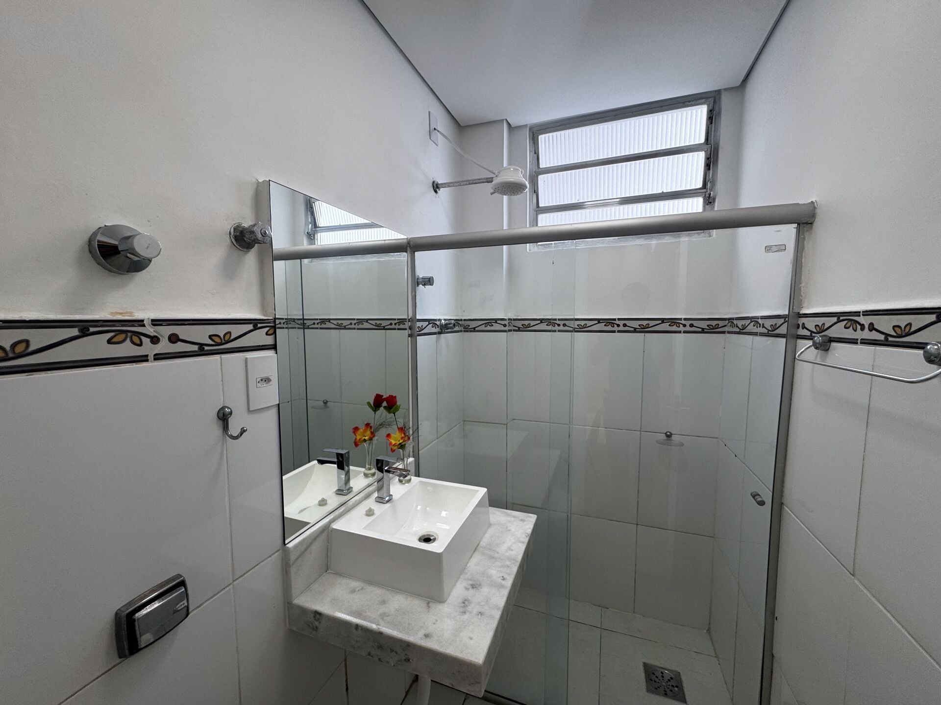Apartamento · 2 dorm. — Banheiro