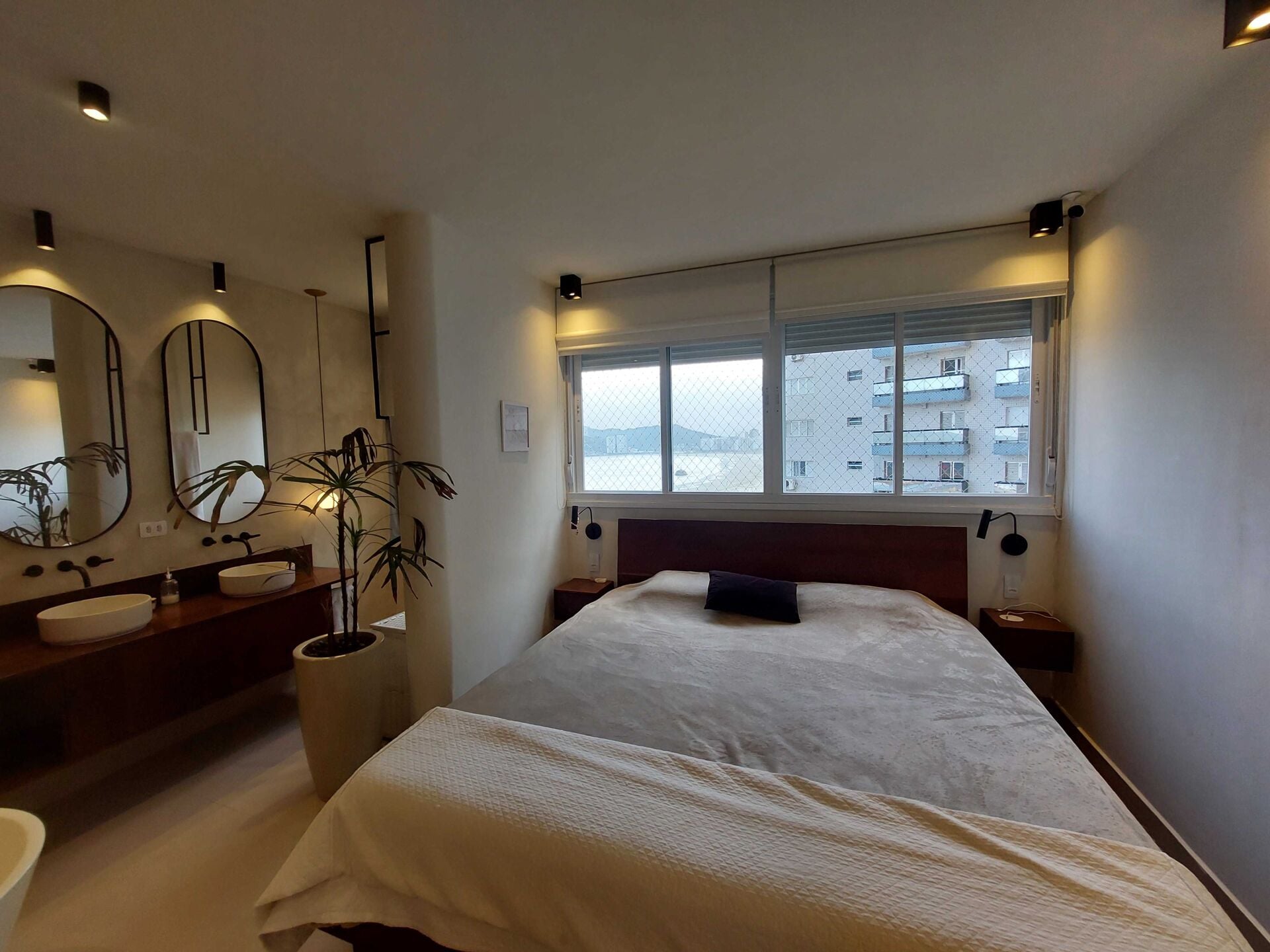 Apartamento alto padrão · 4 dorm. — Suíte 1