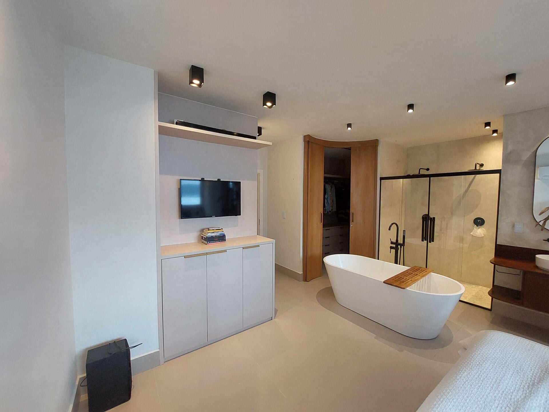 Apartamento alto padrão · 4 dorm. — Suíte 1
