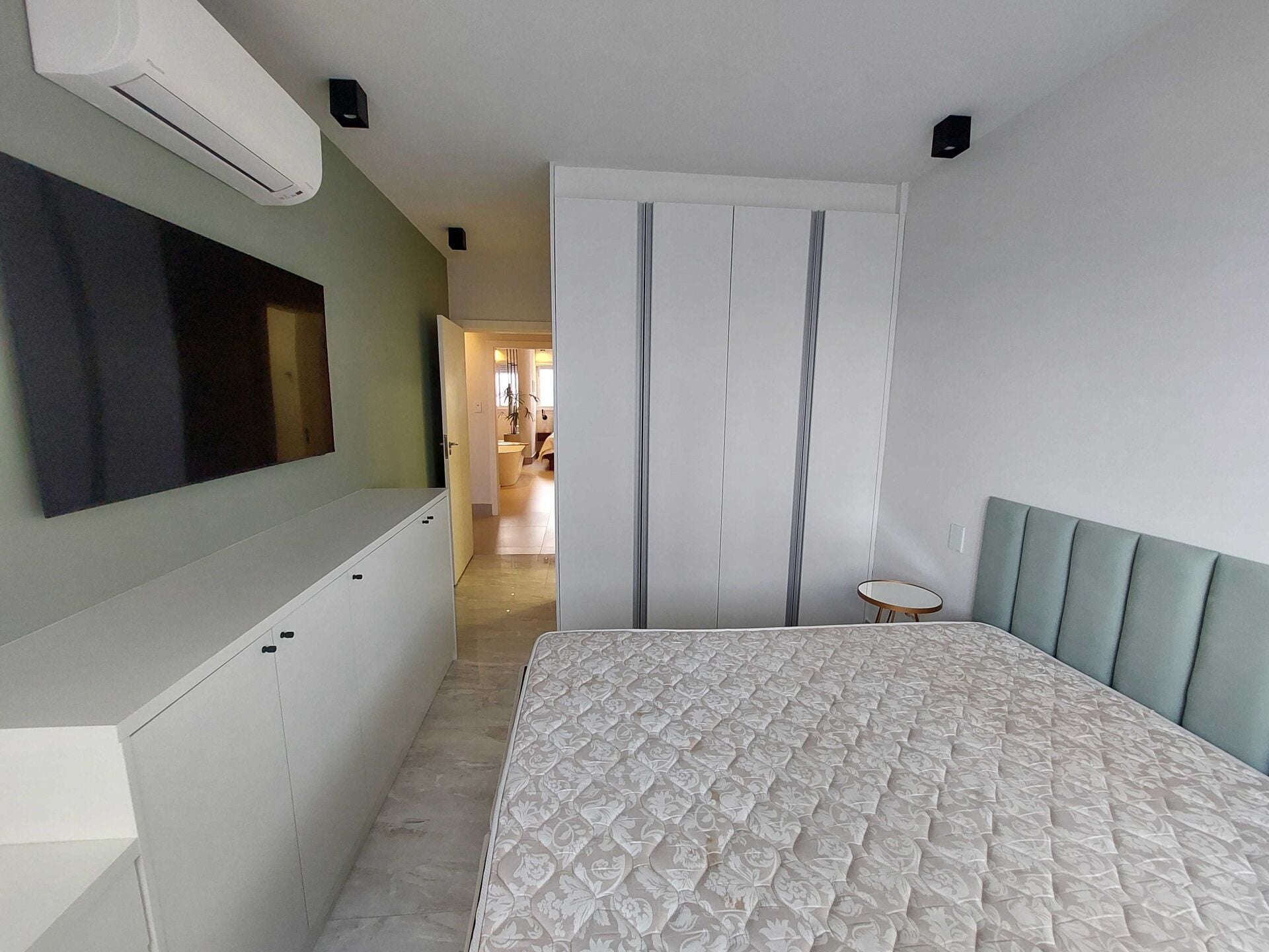 Apartamento alto padrão · 4 dorm. — Suíte 2