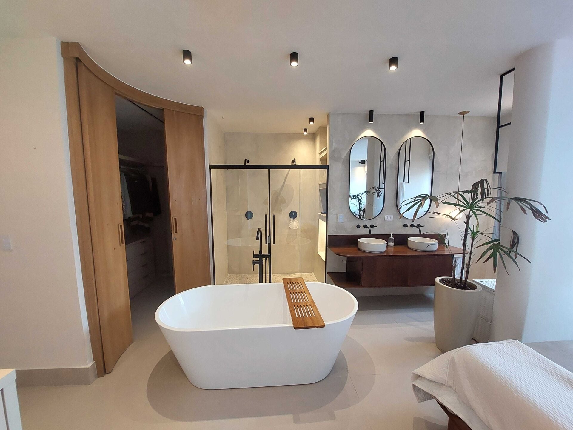 Apartamento alto padrão · 4 dorm. — Banheiro suite