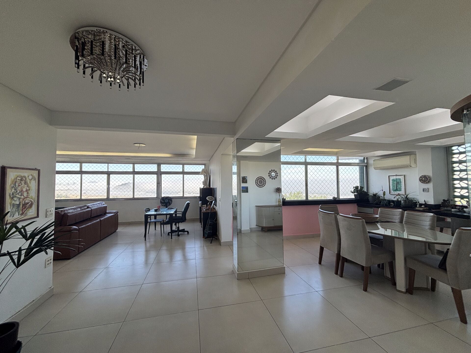 Apartamento · 4 dorm. — Sala