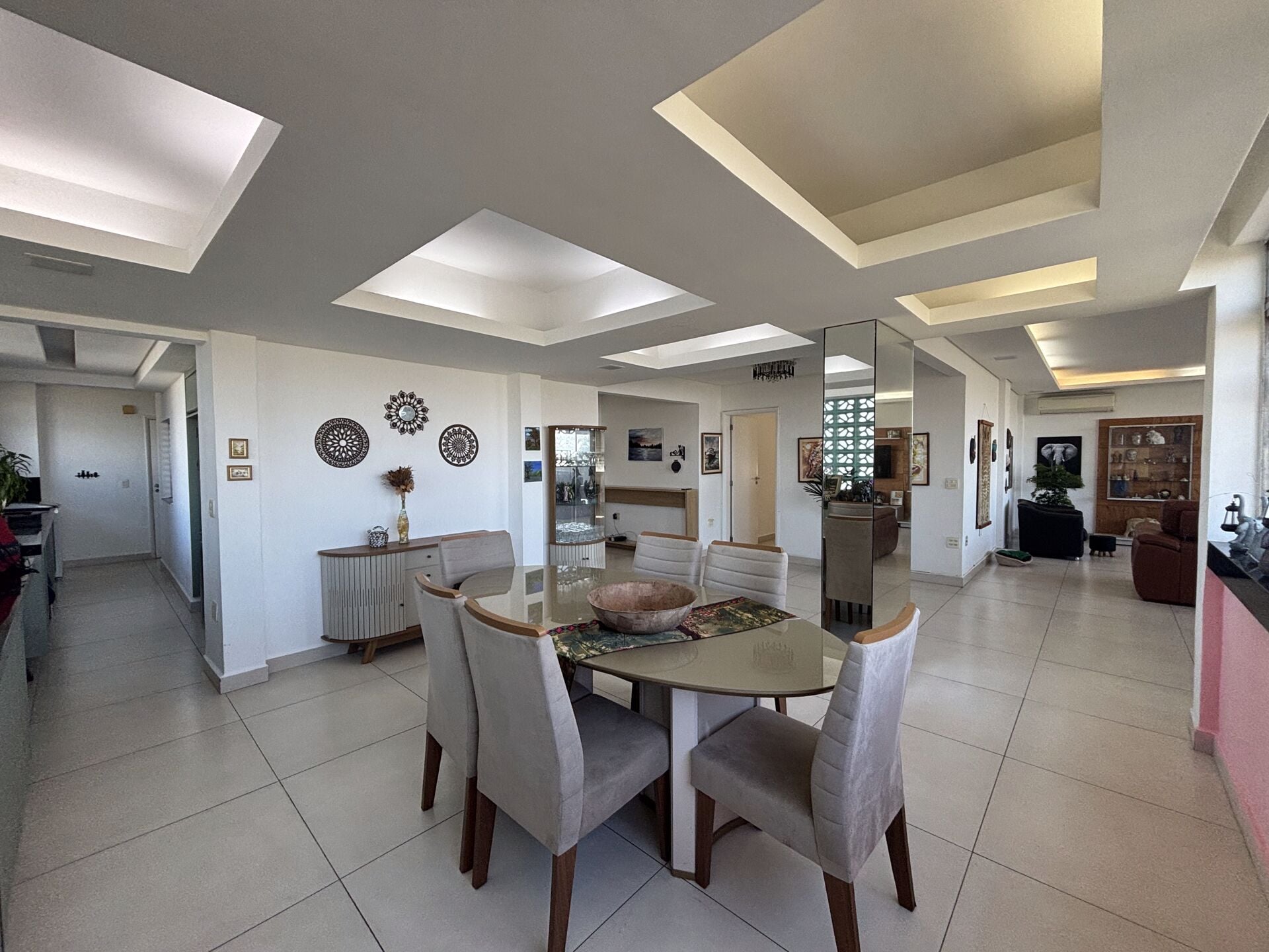 Apartamento · 4 dorm. — Sala de jantar