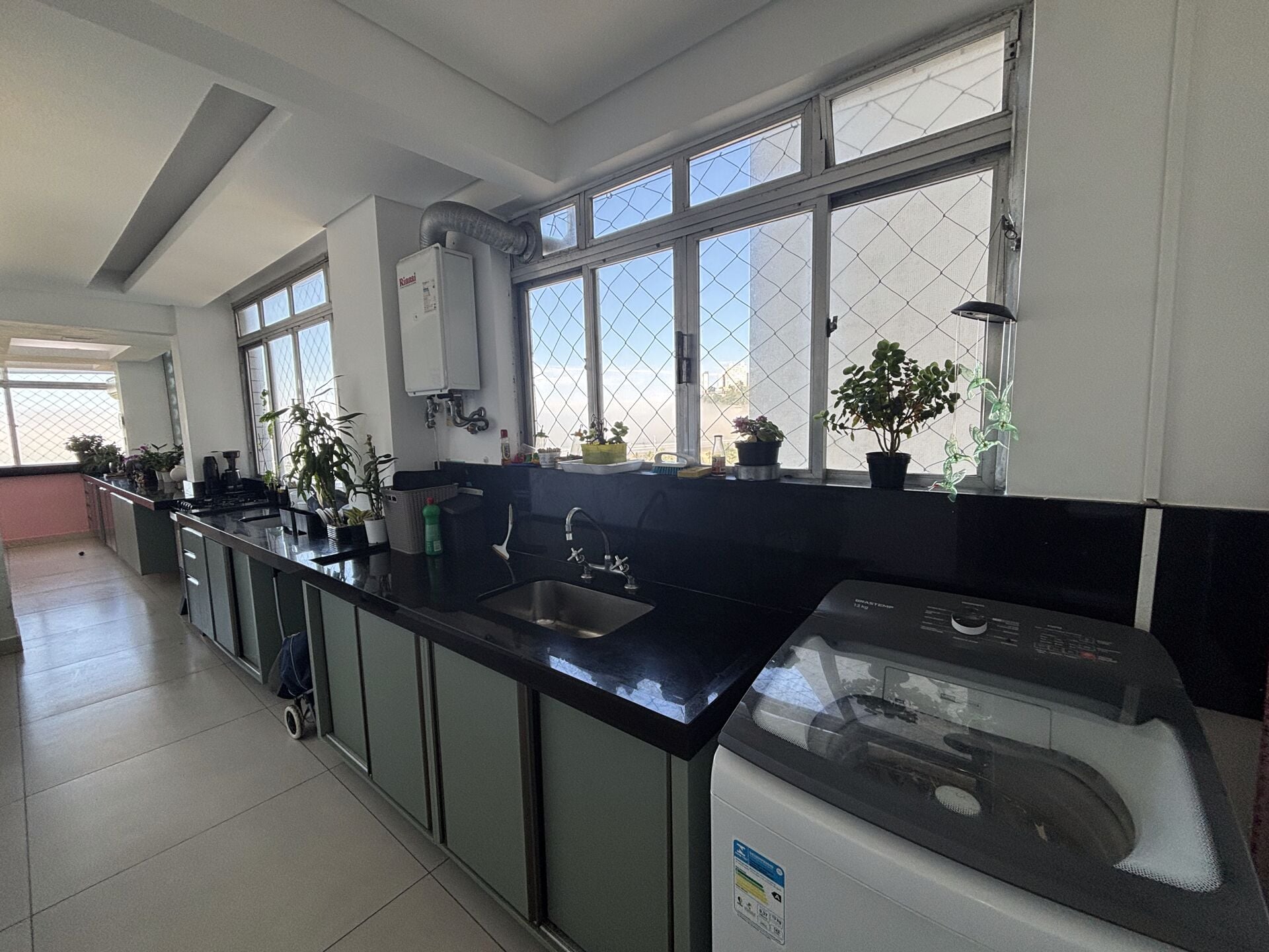 Apartamento · 4 dorm. — Cozinha