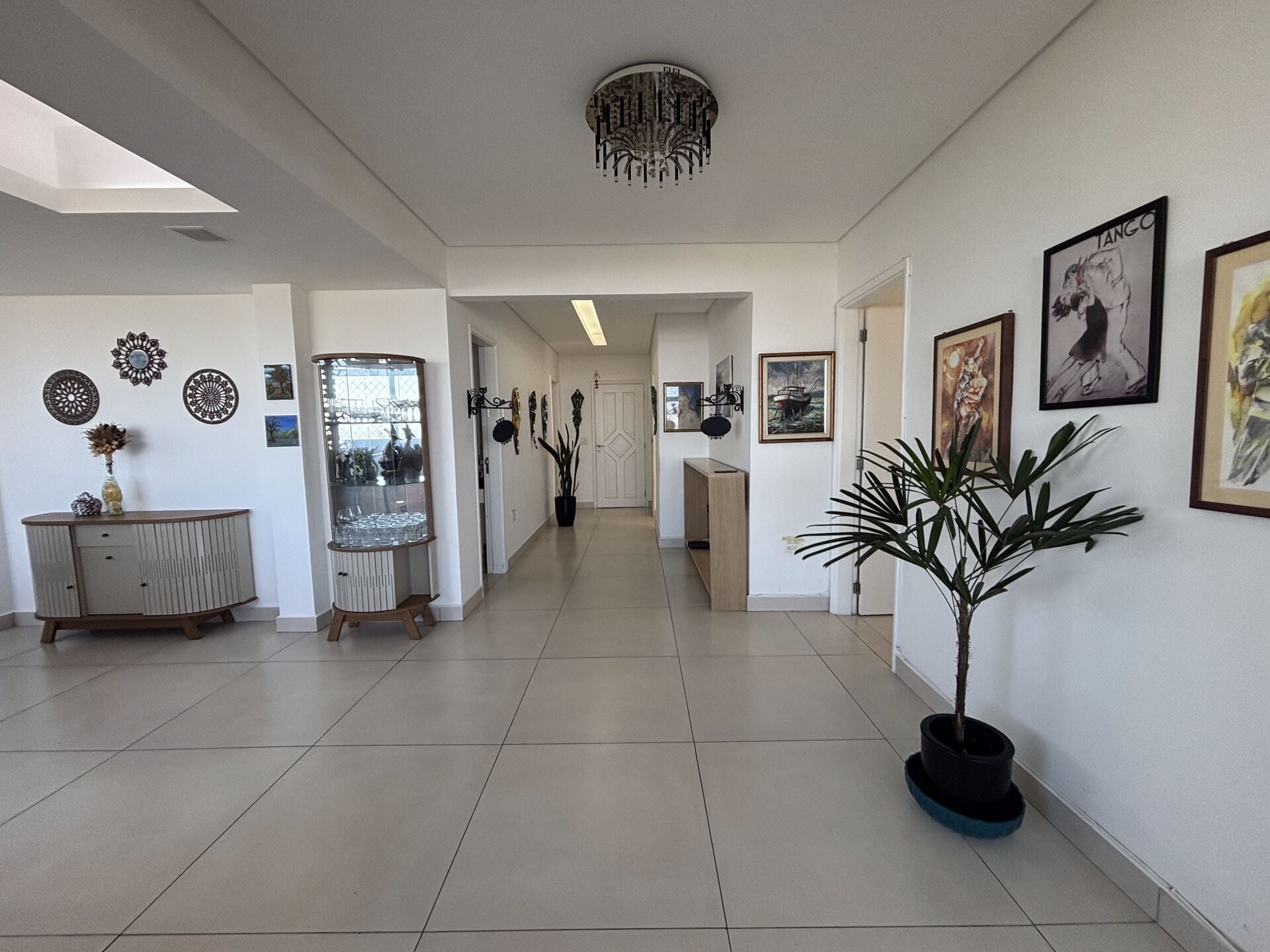 Apartamento · 4 dorm. — Circulação
