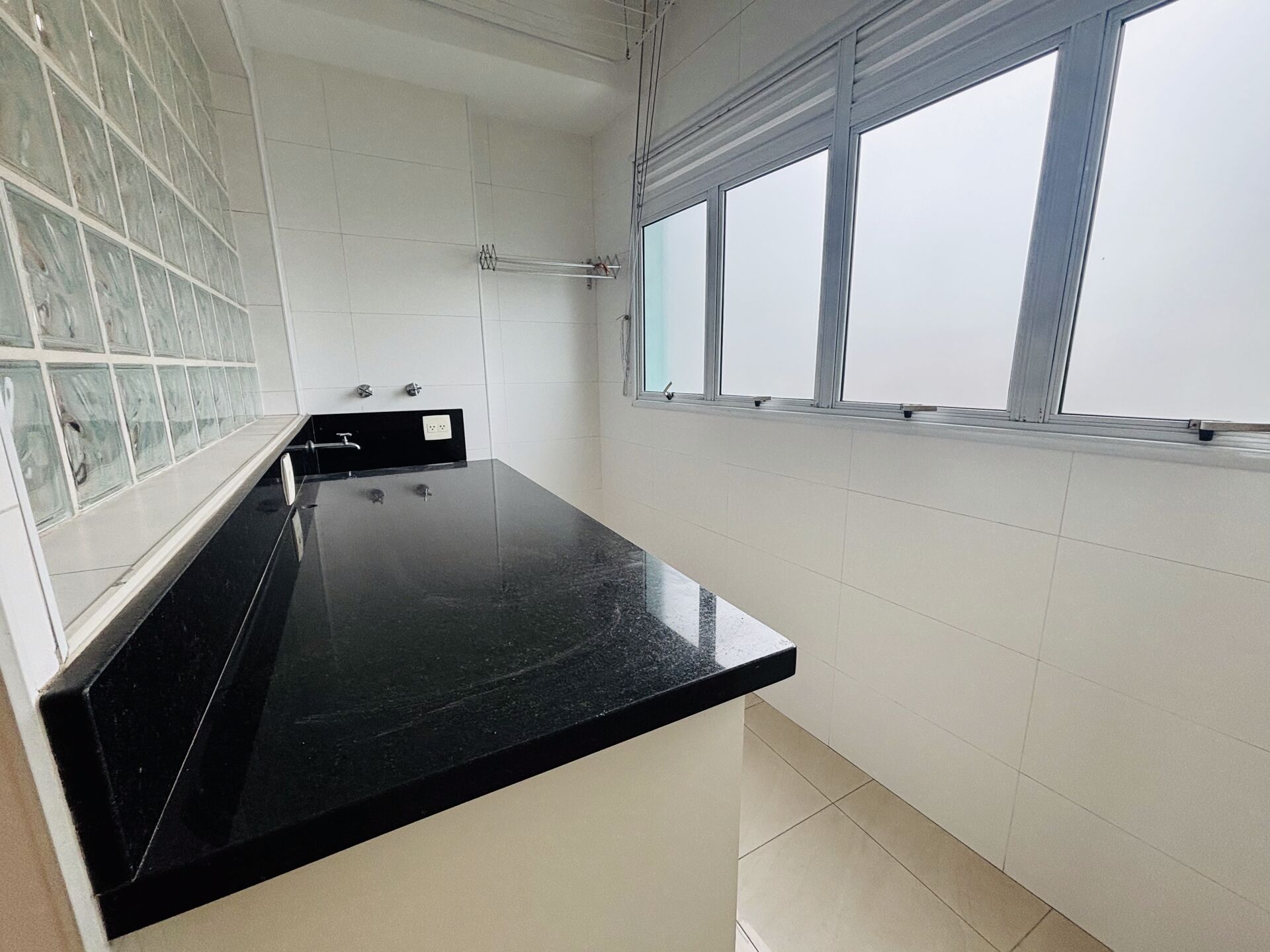 Apartamento · 2 dorm. — Área de serviço