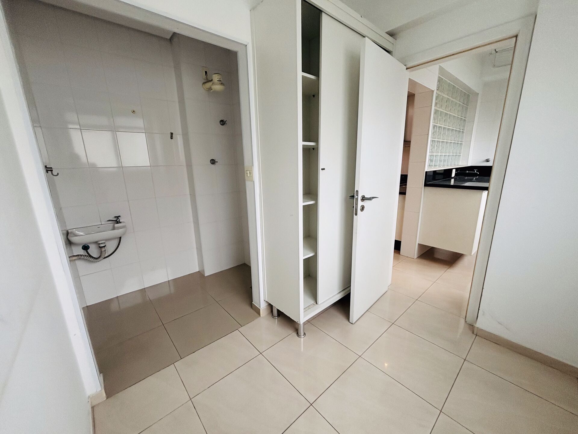 Apartamento · 2 dorm. — Área de serviço