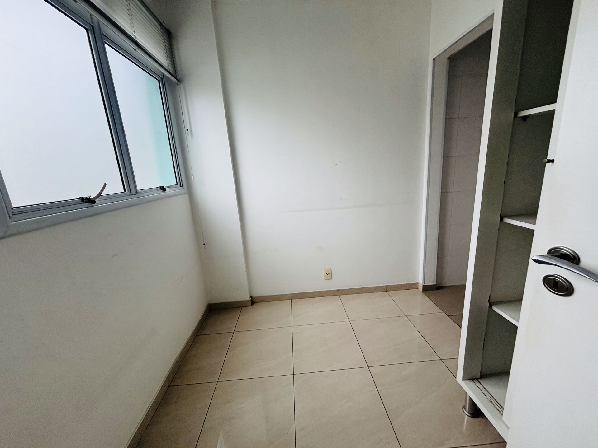 Apartamento · 2 dorm. — Quarto de servico