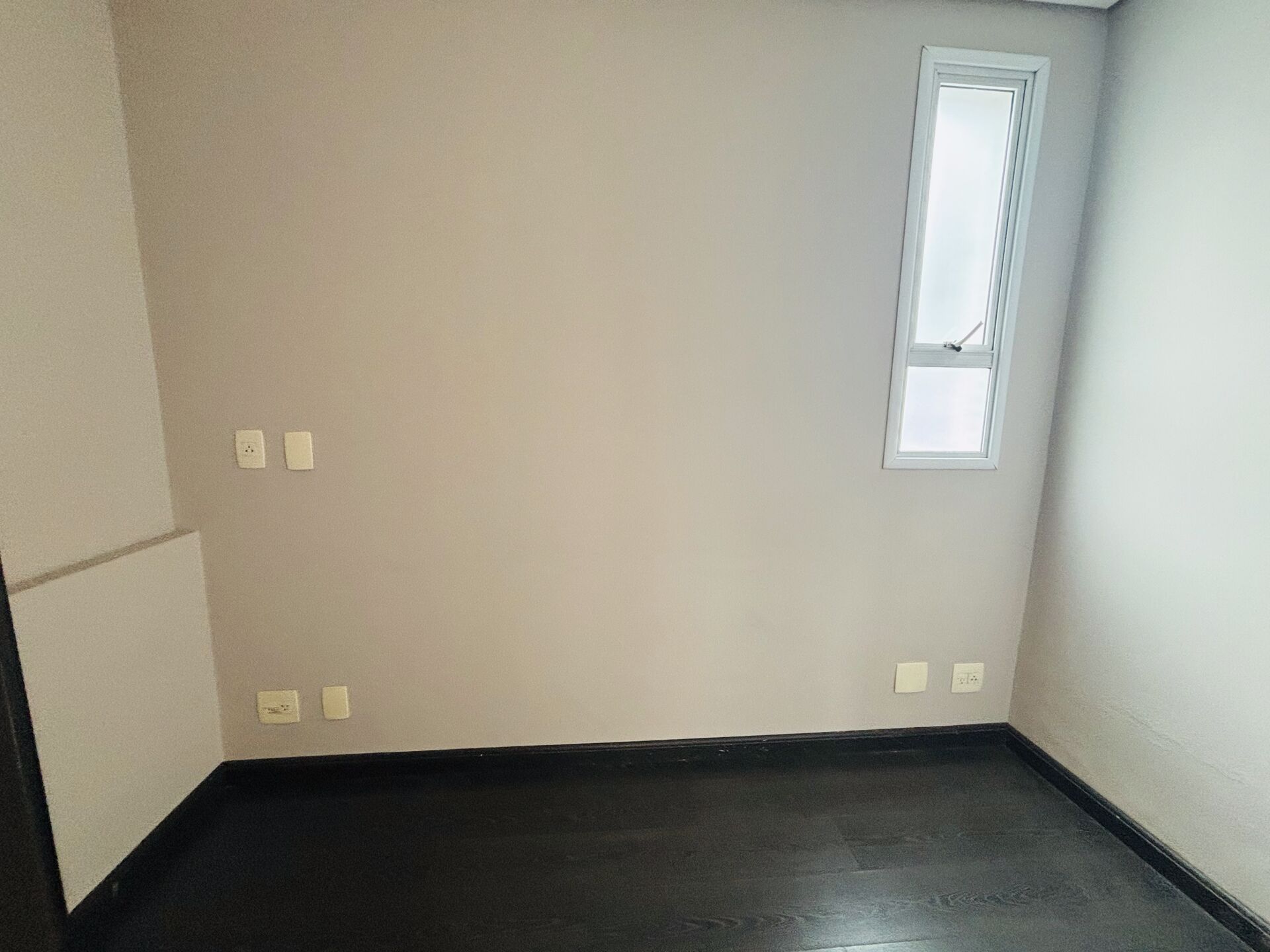 Apartamento · 2 dorm. — Quarto de servico