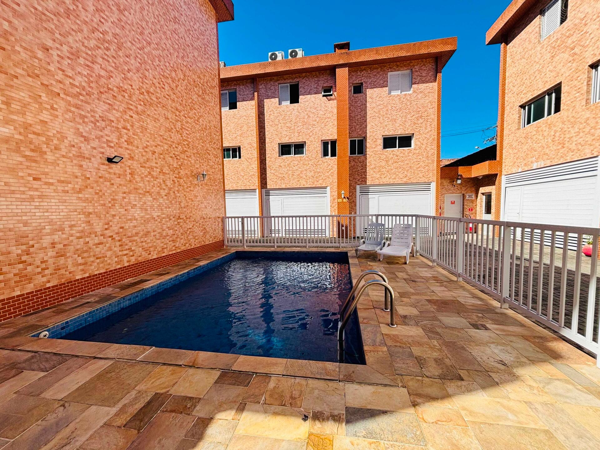 Casa em condomínio · 2 dorm. — Lazer