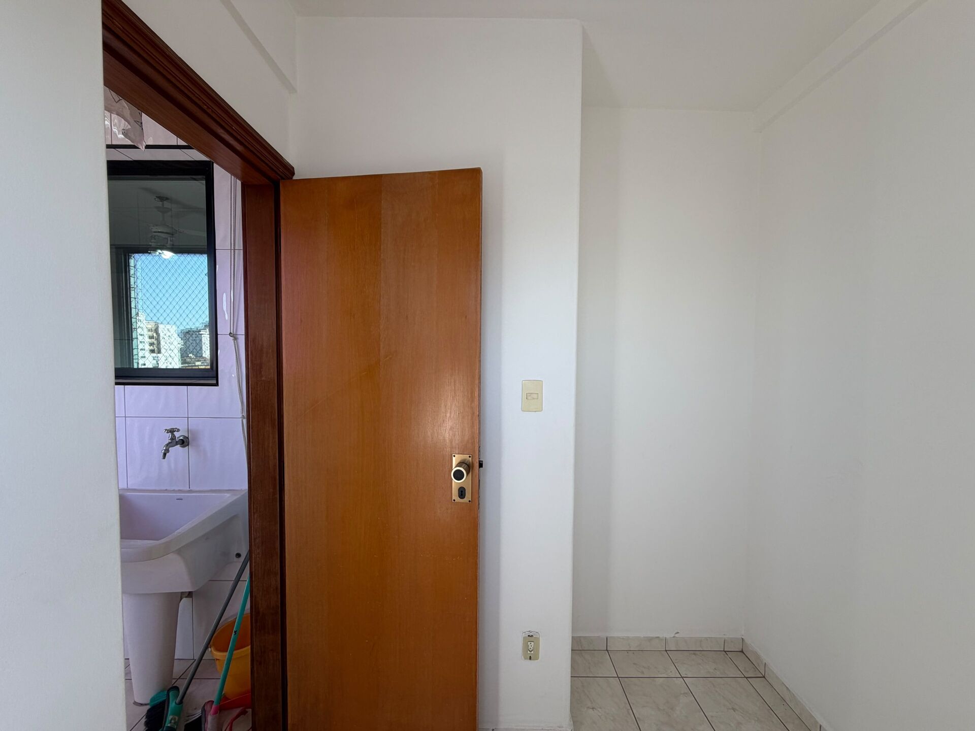 Apartamento · 3 dorm. — Quarto de servico