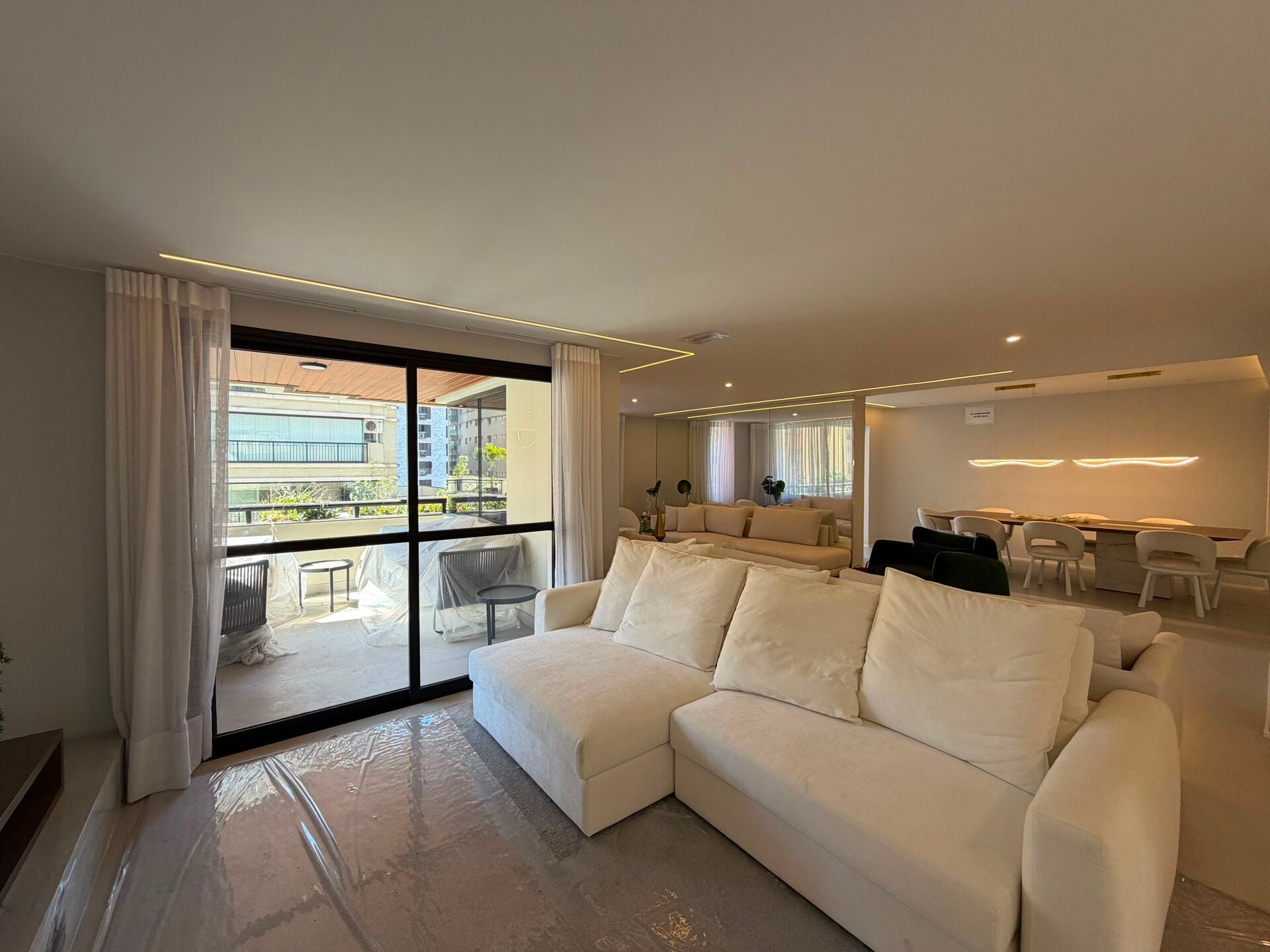 Apartamento de alto padrão · 4 dorm. — Sala
