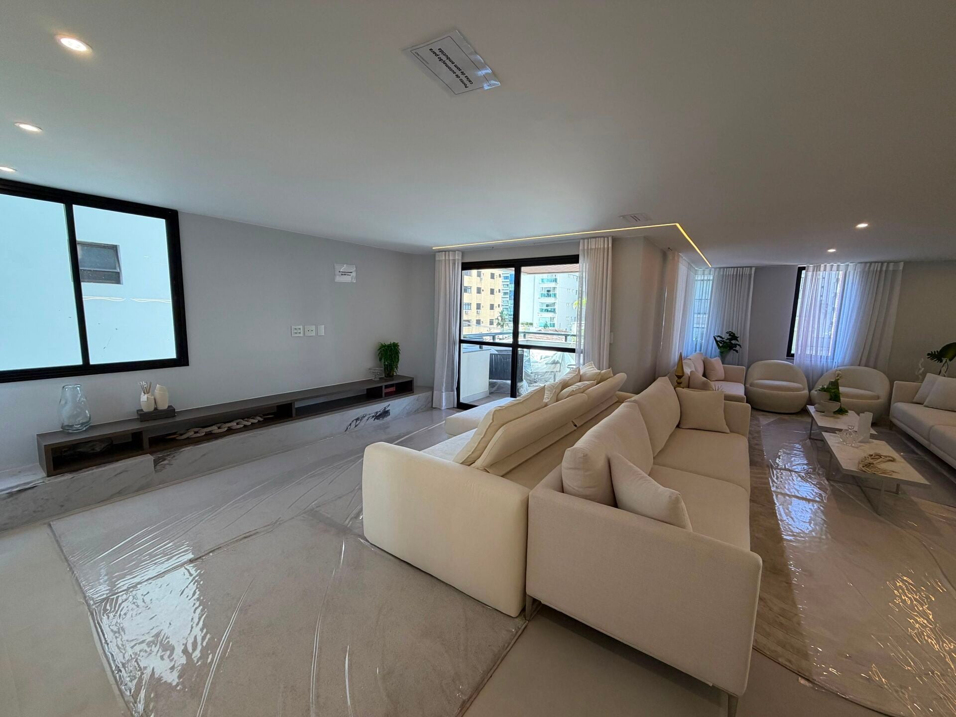 Apartamento de alto padrão · 4 dorm. — Sala