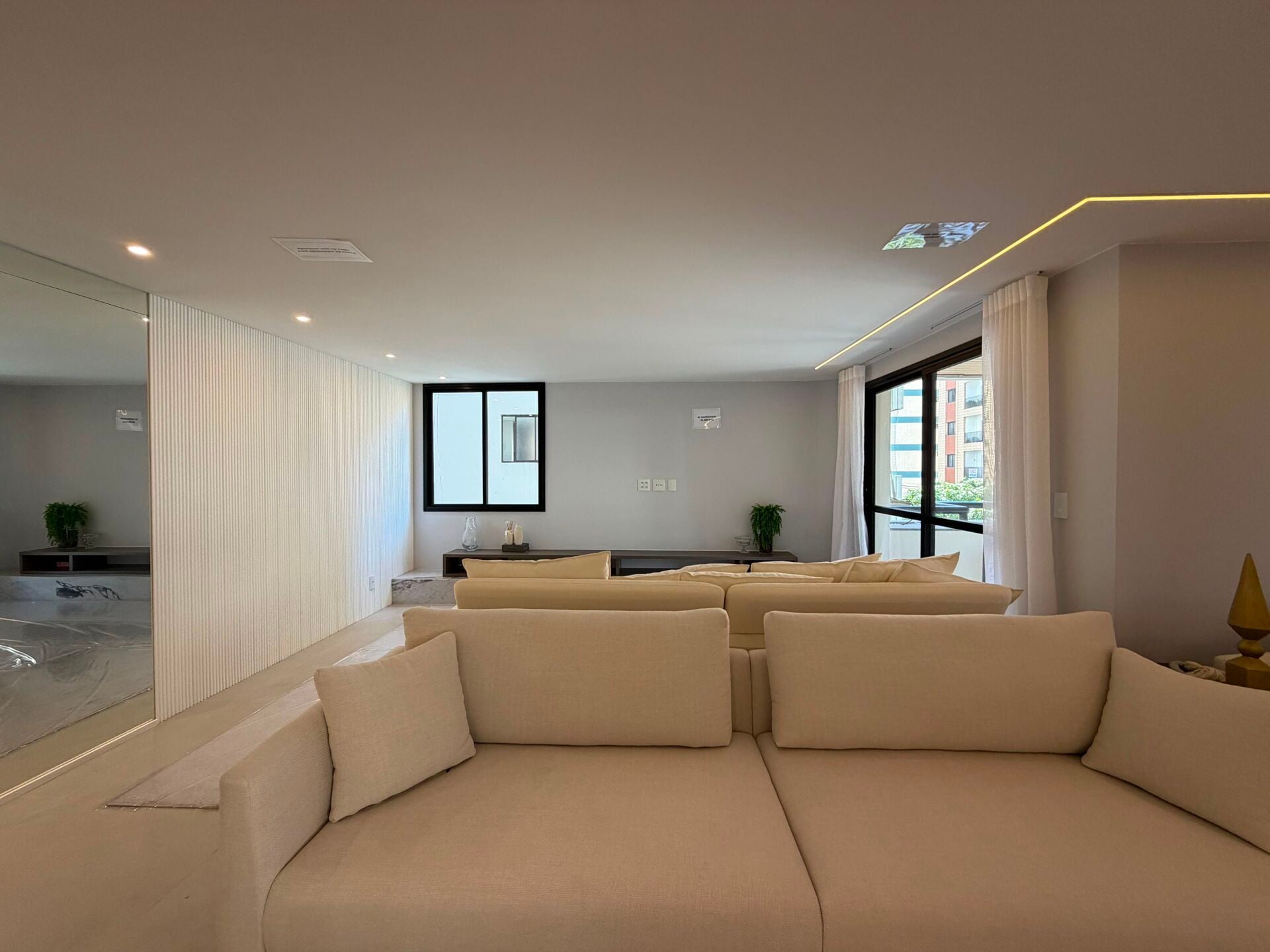 Apartamento de alto padrão · 4 dorm. — Sala