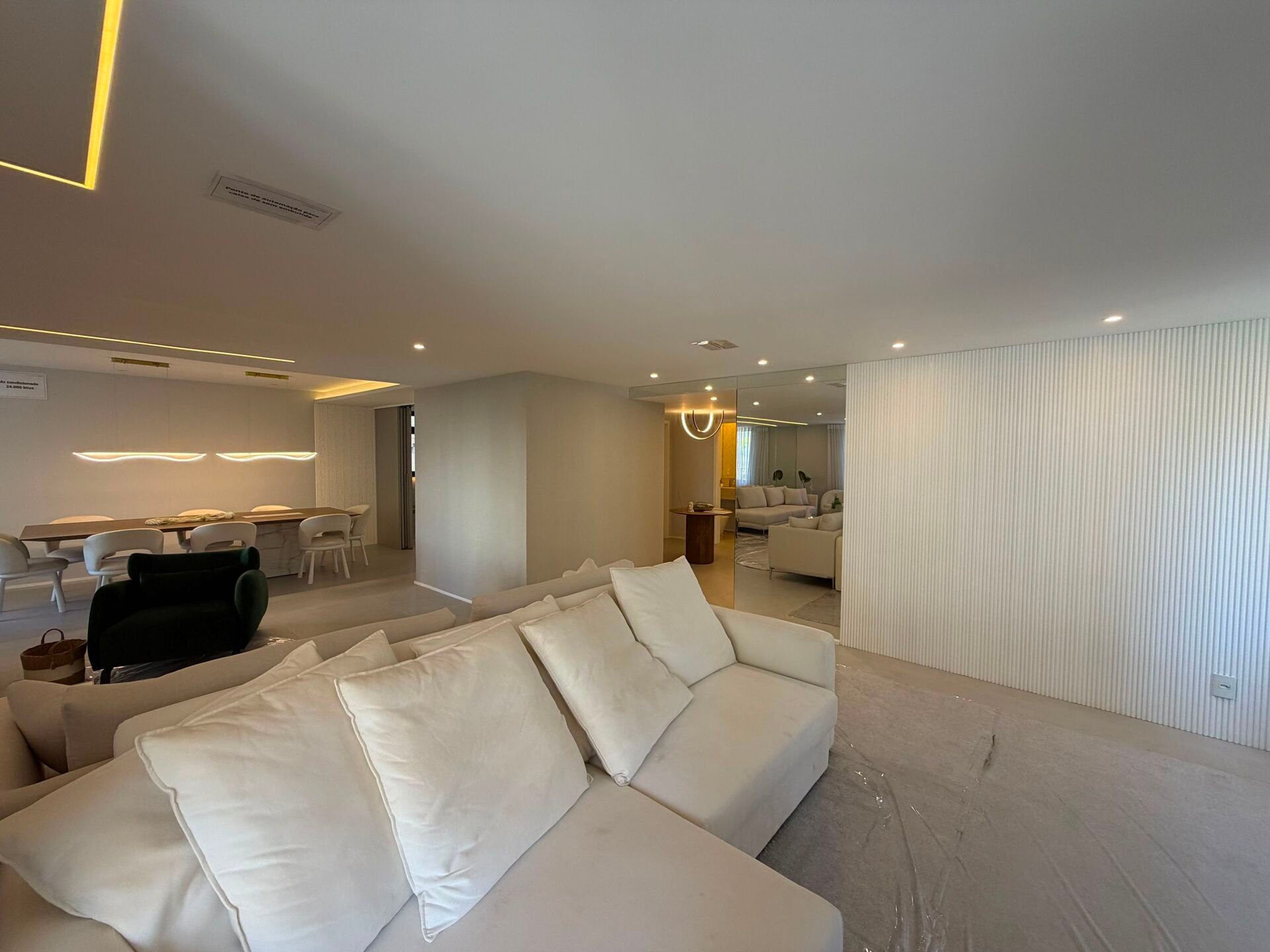 Apartamento de alto padrão · 4 dorm. — Sala