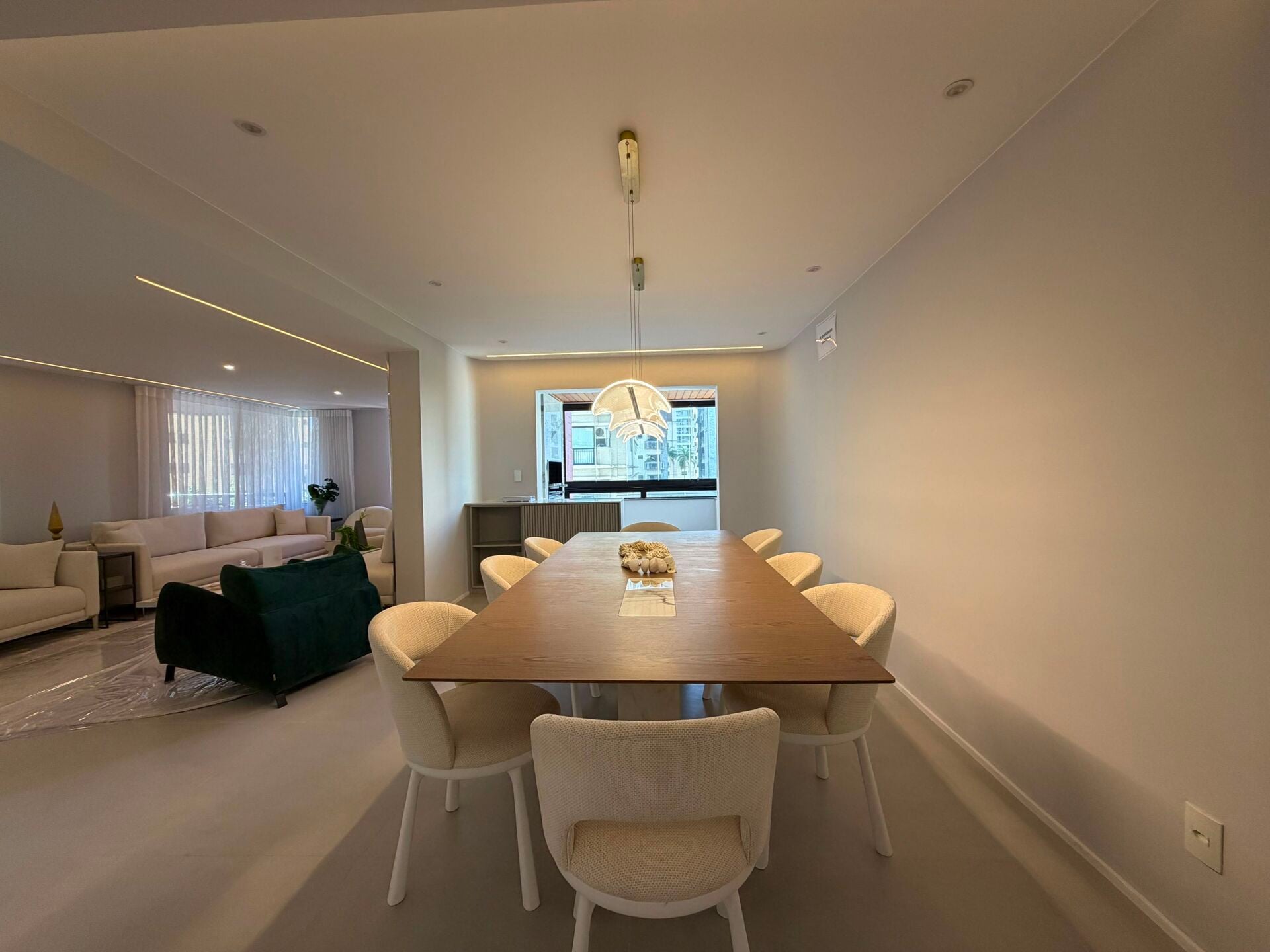 Apartamento de alto padrão · 4 dorm. — Sala de jantar