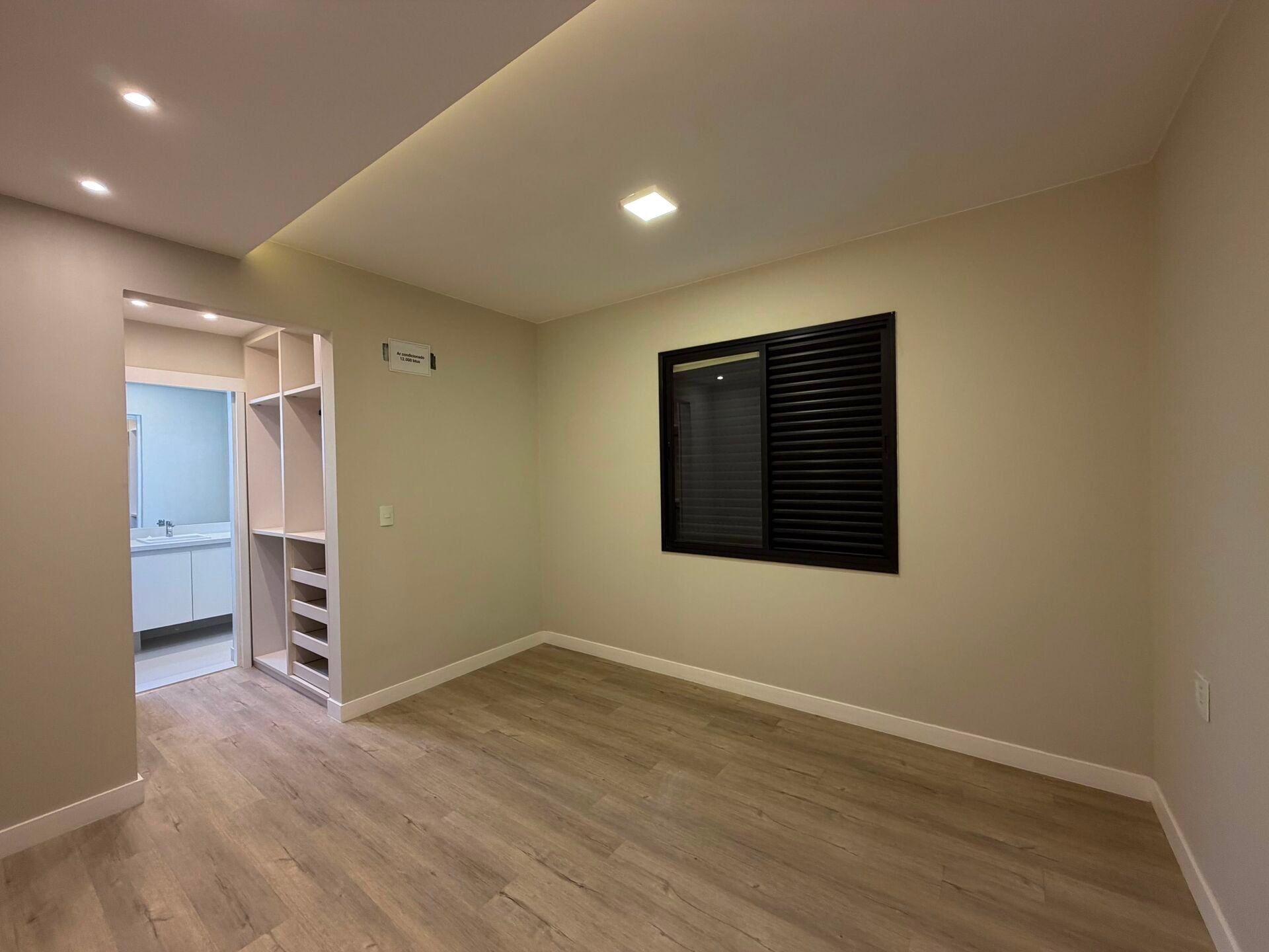 Apartamento de alto padrão · 4 dorm. — Suíte 2