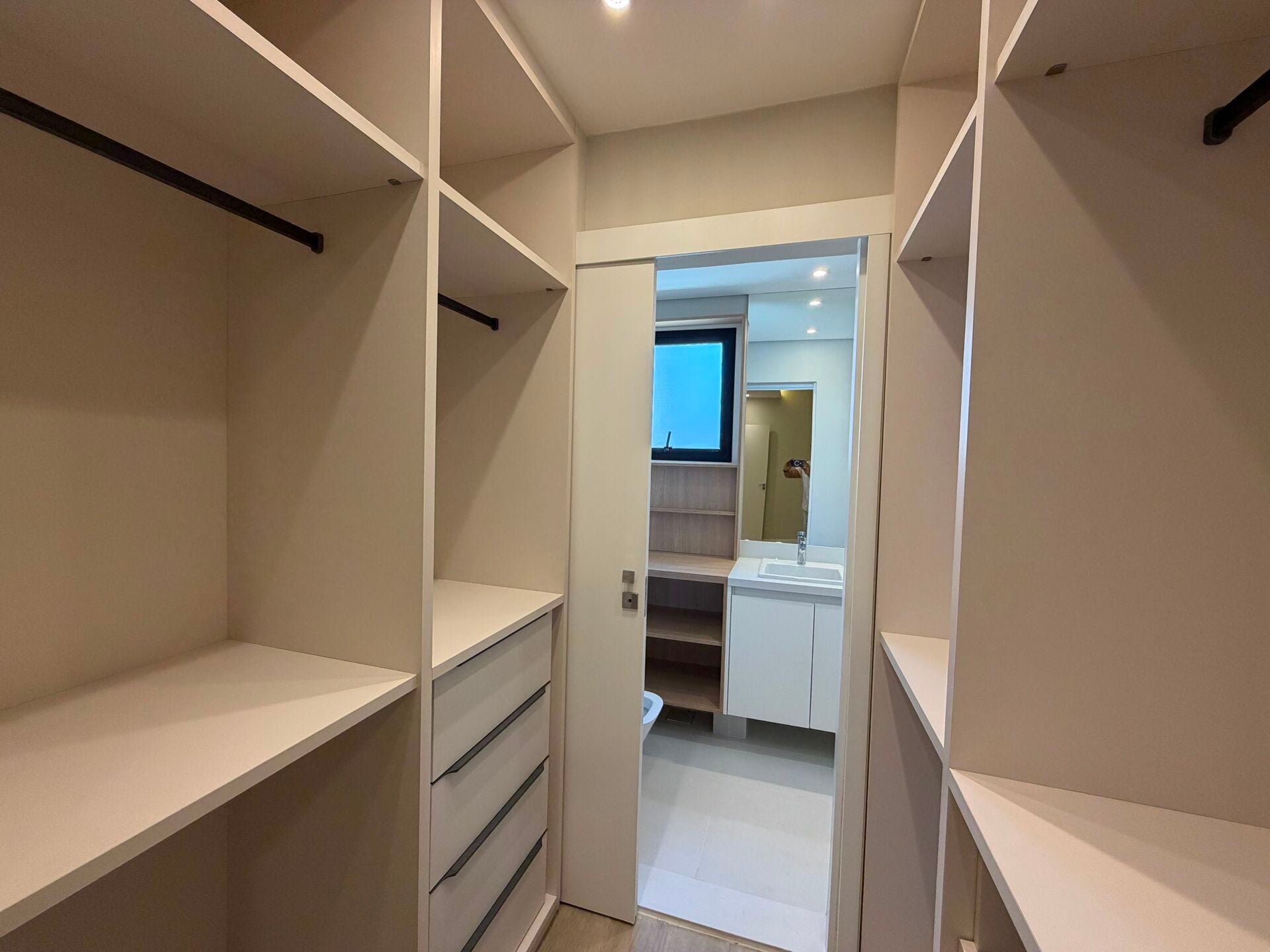 Apartamento de alto padrão · 4 dorm. — Closet