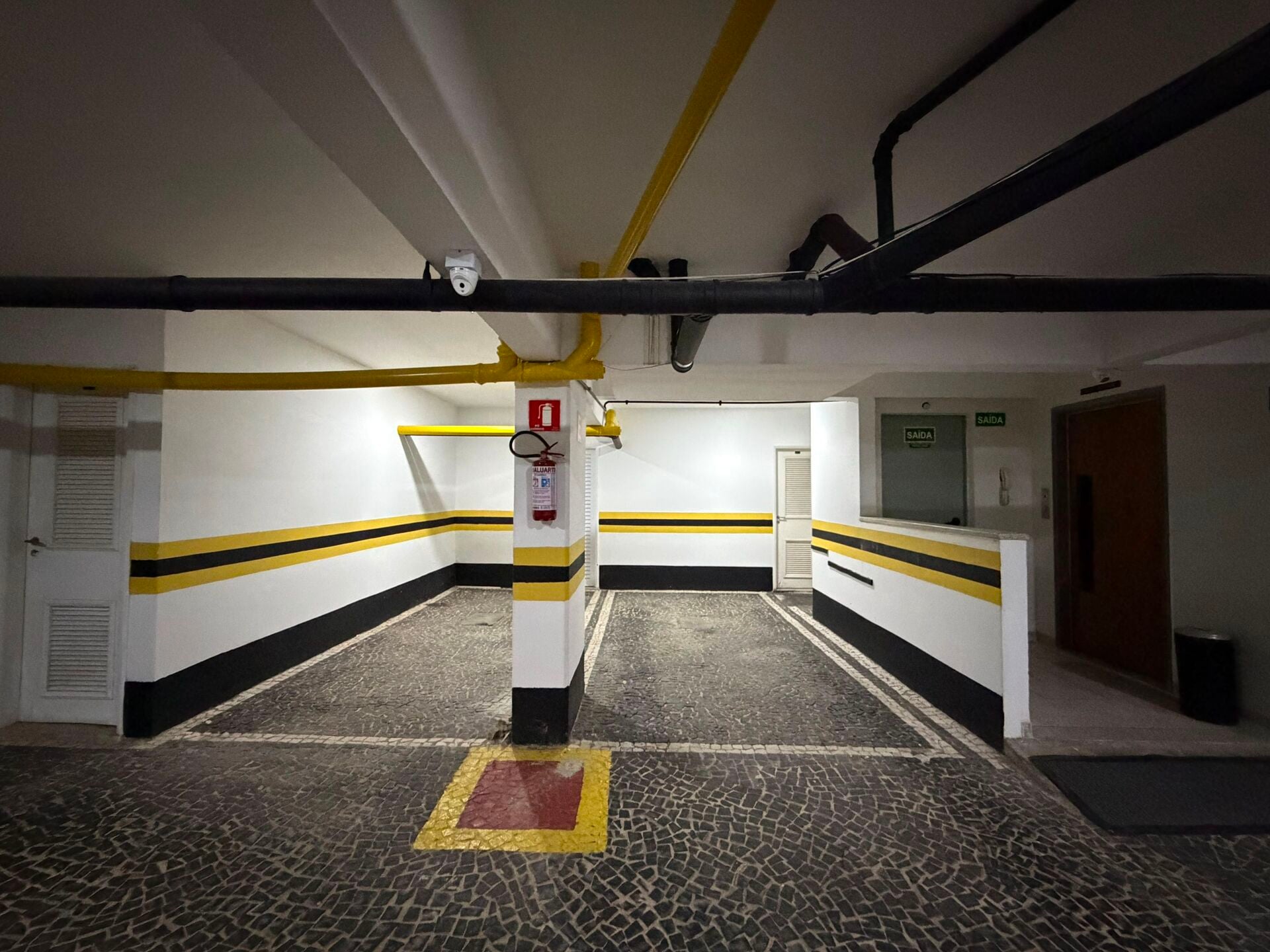 Apartamento de alto padrão · 4 dorm. — Garagem