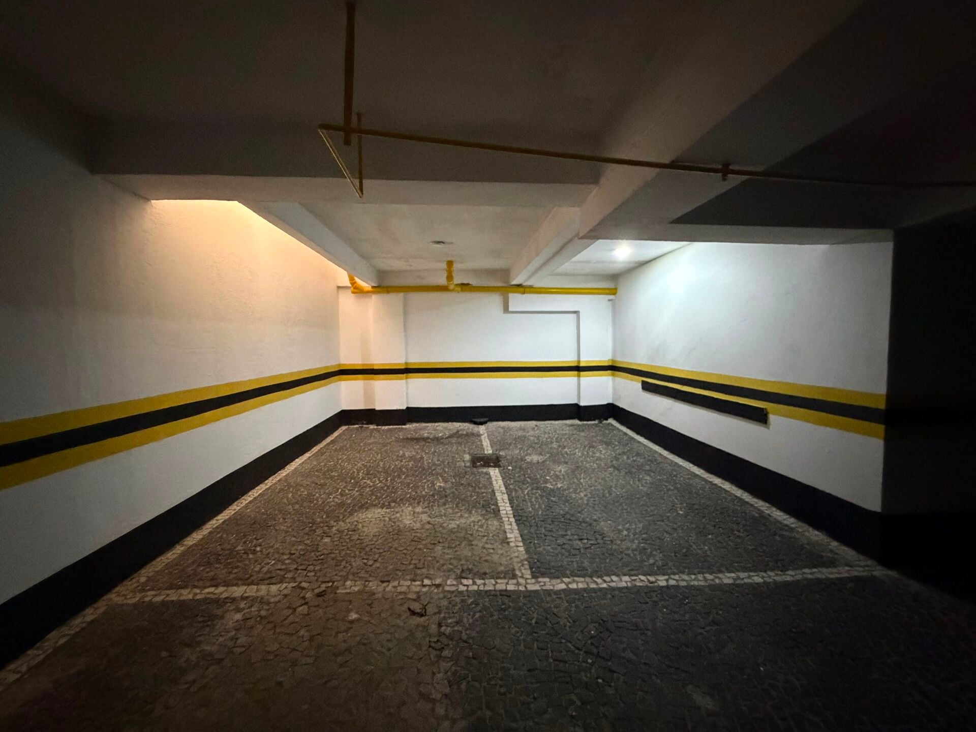 Apartamento de alto padrão · 4 dorm. — Garagem