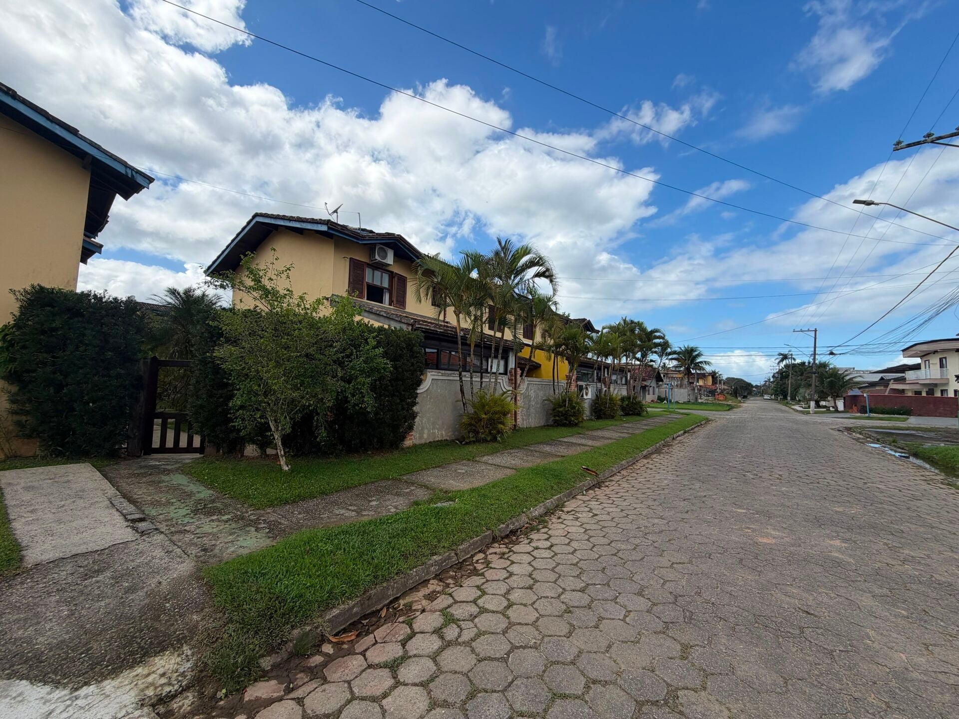 Casa em condomínio (villagio) · 2 dorm. — Vista