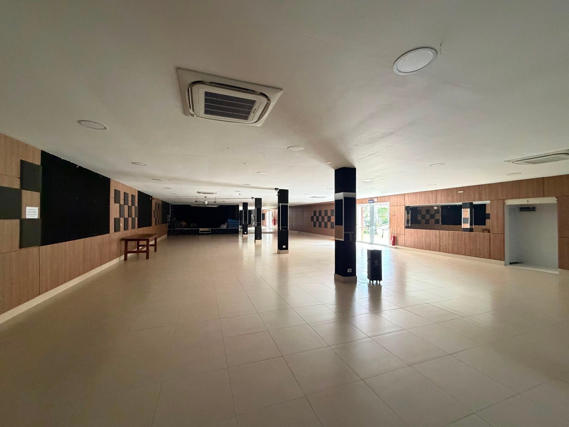Casa em condomínio (villagio) · 2 dorm. — Lazer salao de festas