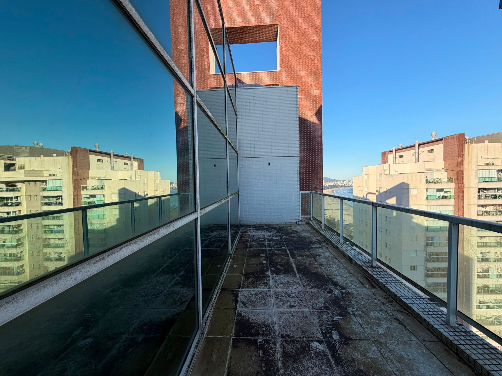 Cobertura duplex · 4 dorm. — Varanda