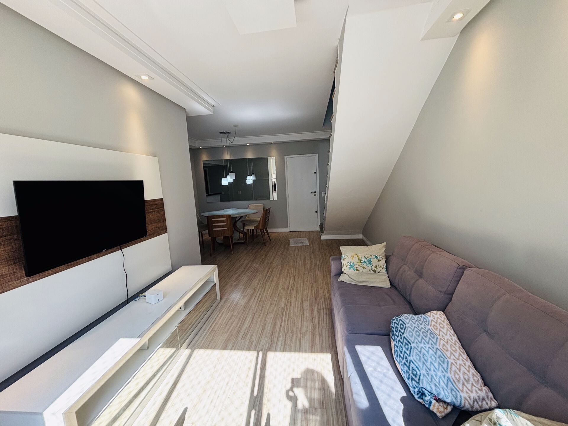 Cobertura 93 · 3 dorm. — Sala