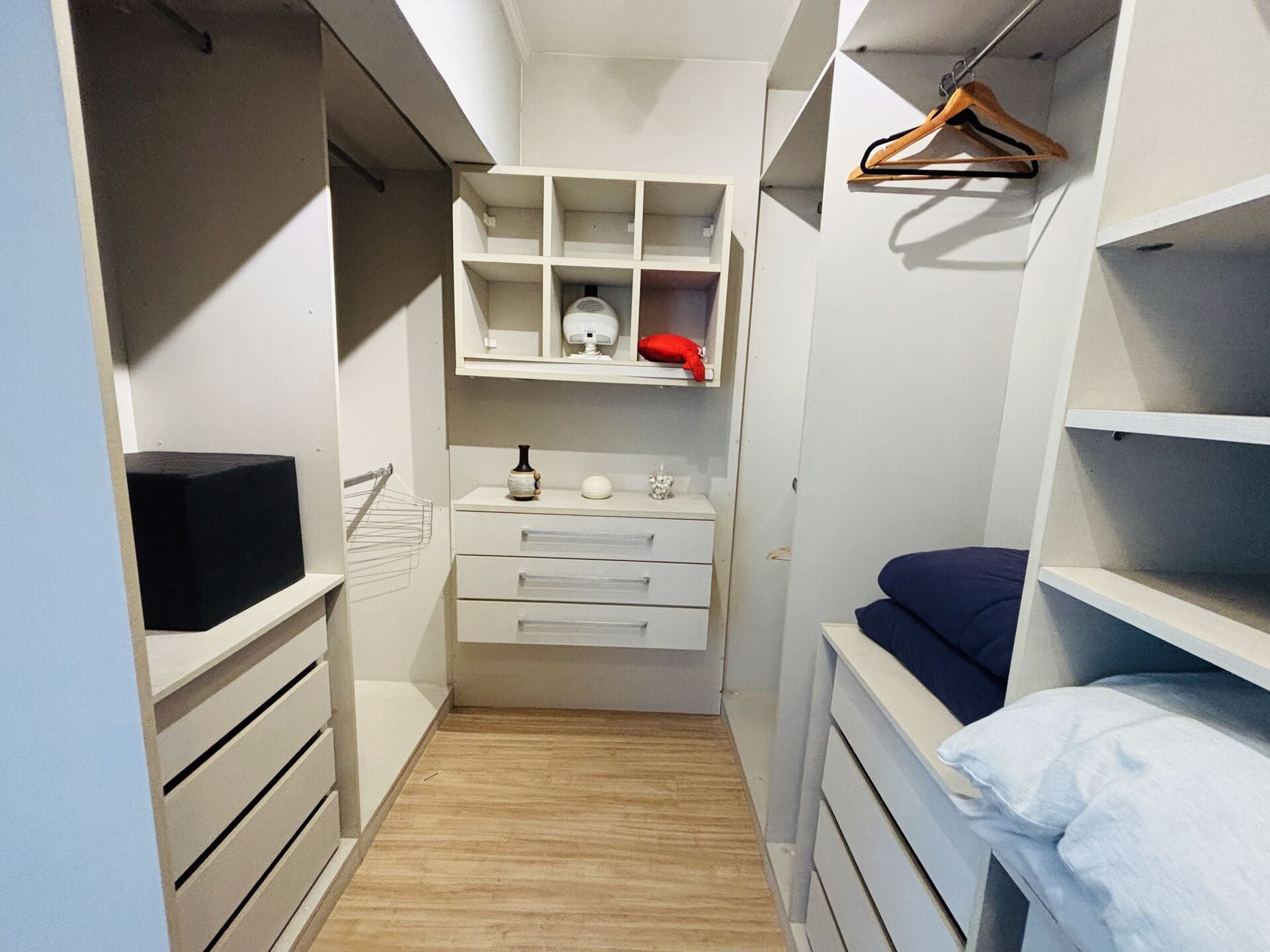 Cobertura 93 · 3 dorm. — Closet