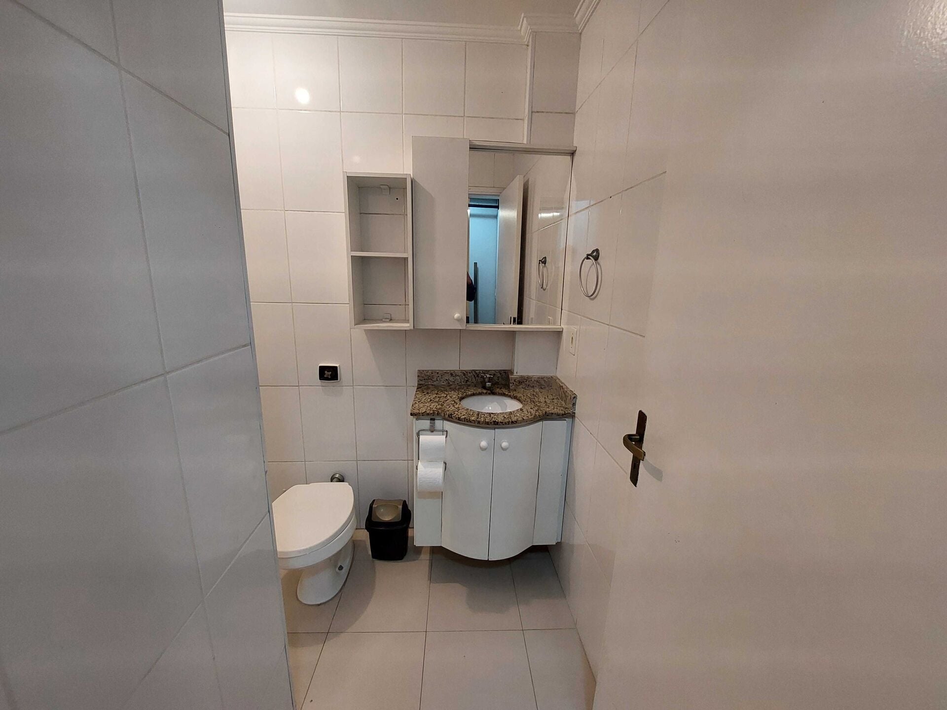 Apartamento · 2 dorm. — Banheiro