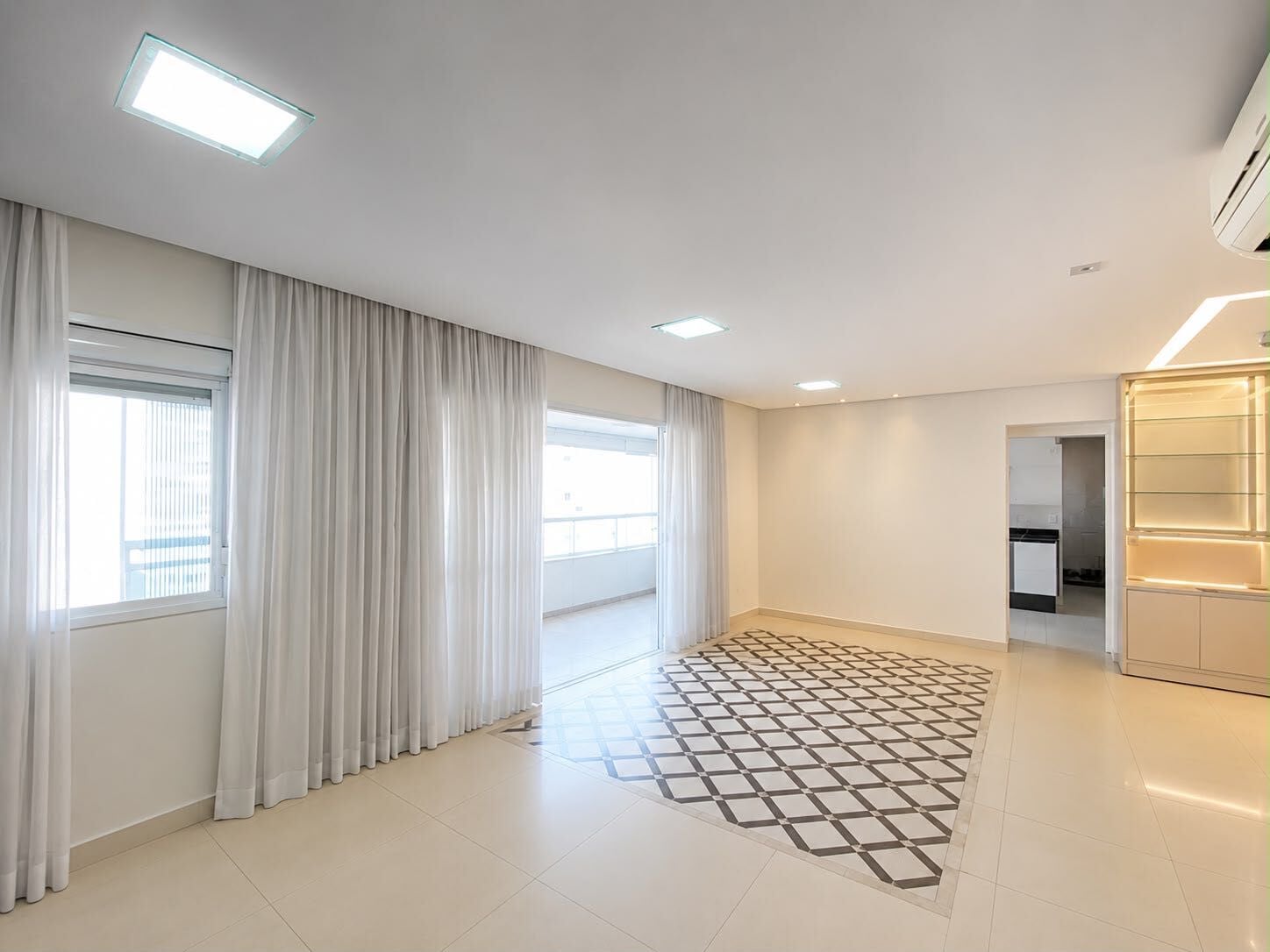 Apartamento · 4 dorm. — Sala