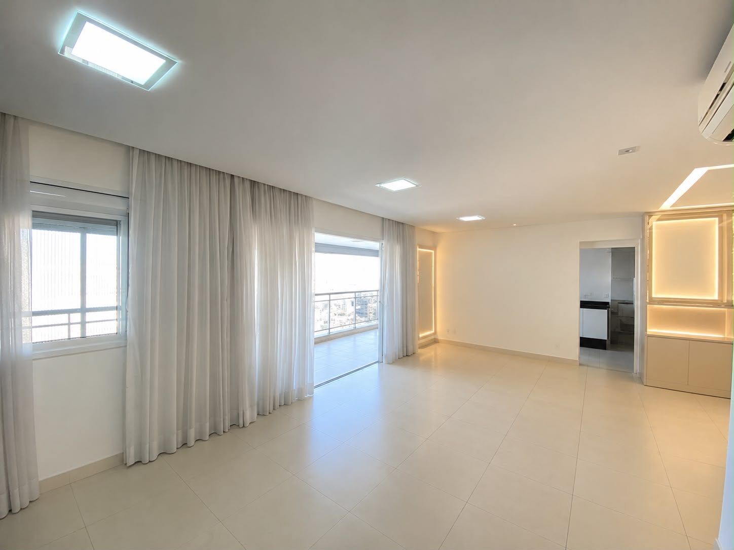 Apartamento · 4 dorm. — Sala