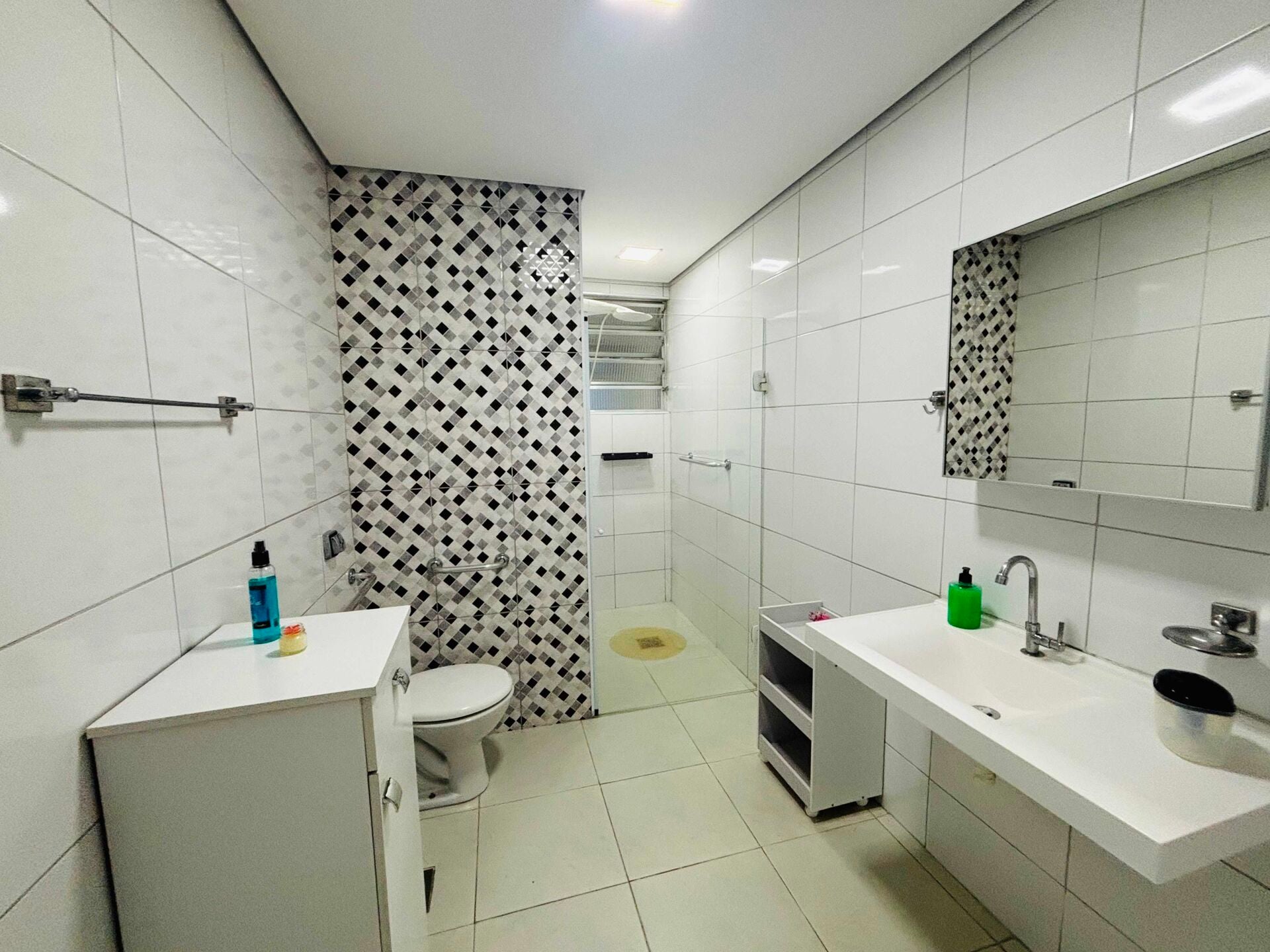 Apartamento · 3 dorm. — Banheiro