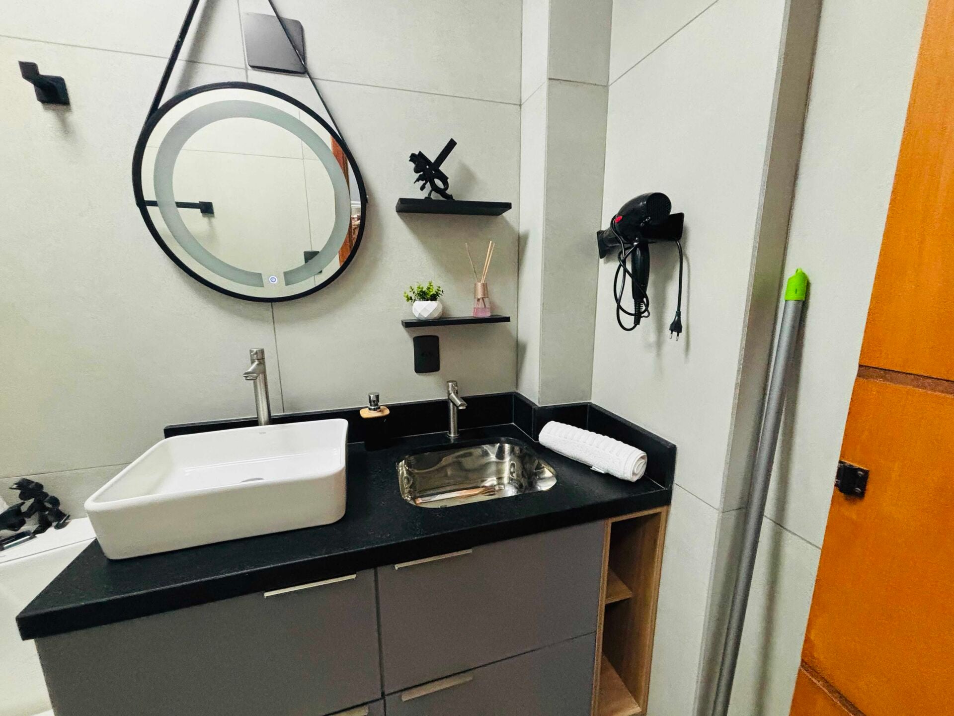 Apartamento · 1 dorm. — Banheiro
