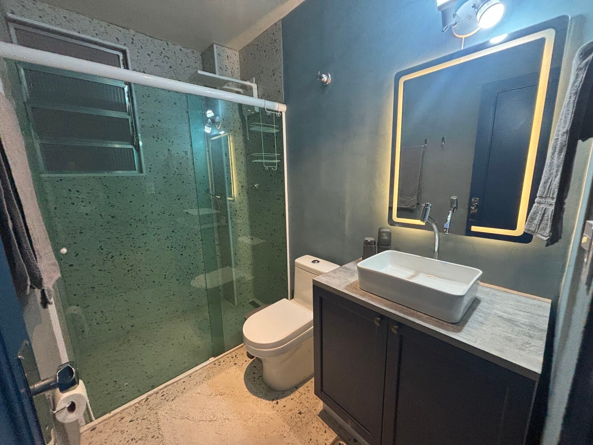 Apartamento kitnet 33 · 1 dorm. — Banheiro