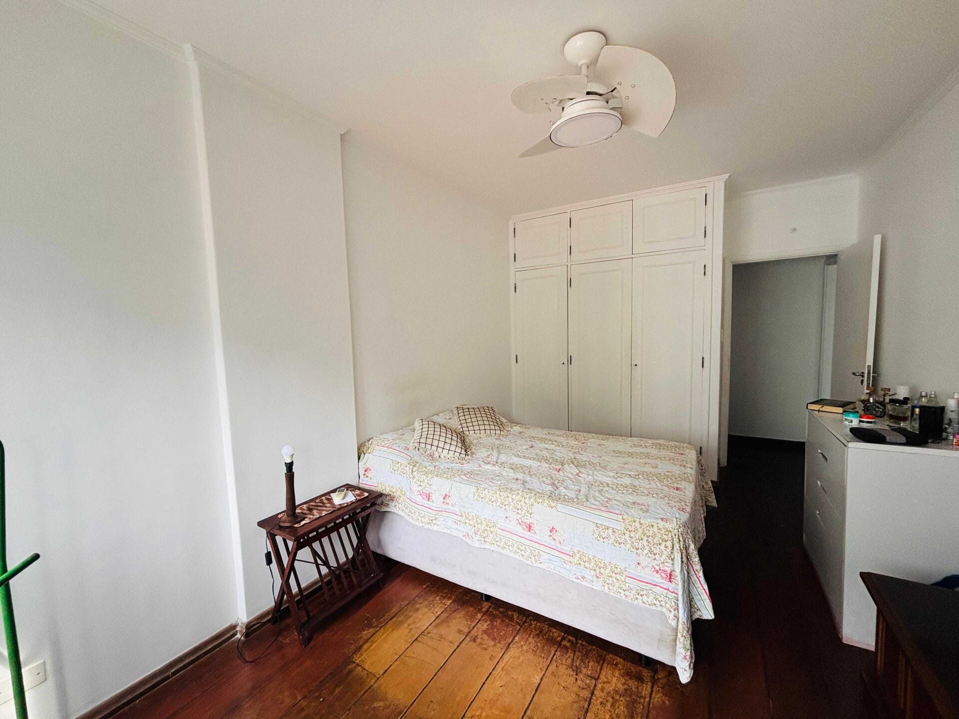 Apartamento · 3 dorm. — Quarto de servico