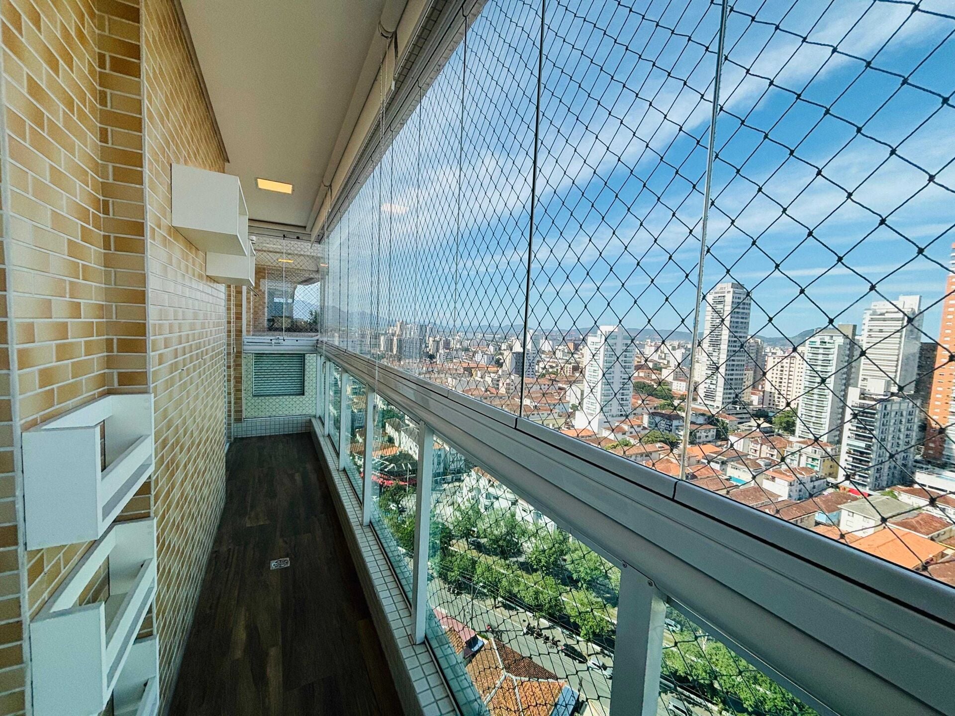 Apartamento · 3 dorm. — Varanda