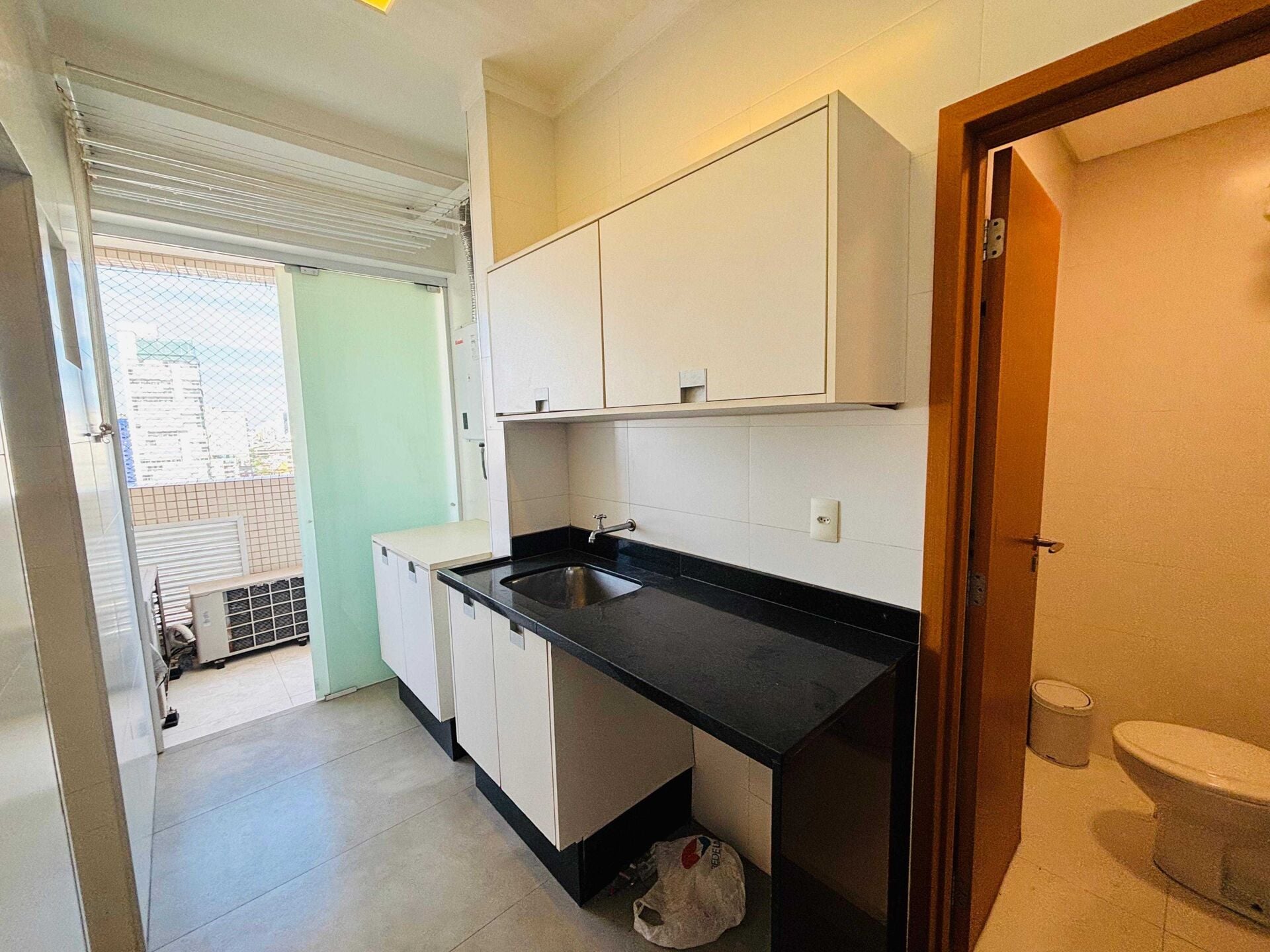 Apartamento · 3 dorm. — Área de serviço