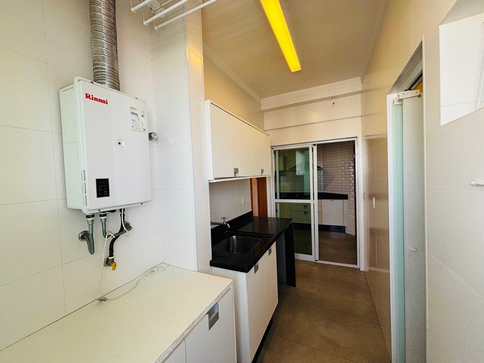 Apartamento · 3 dorm. — Área de serviço