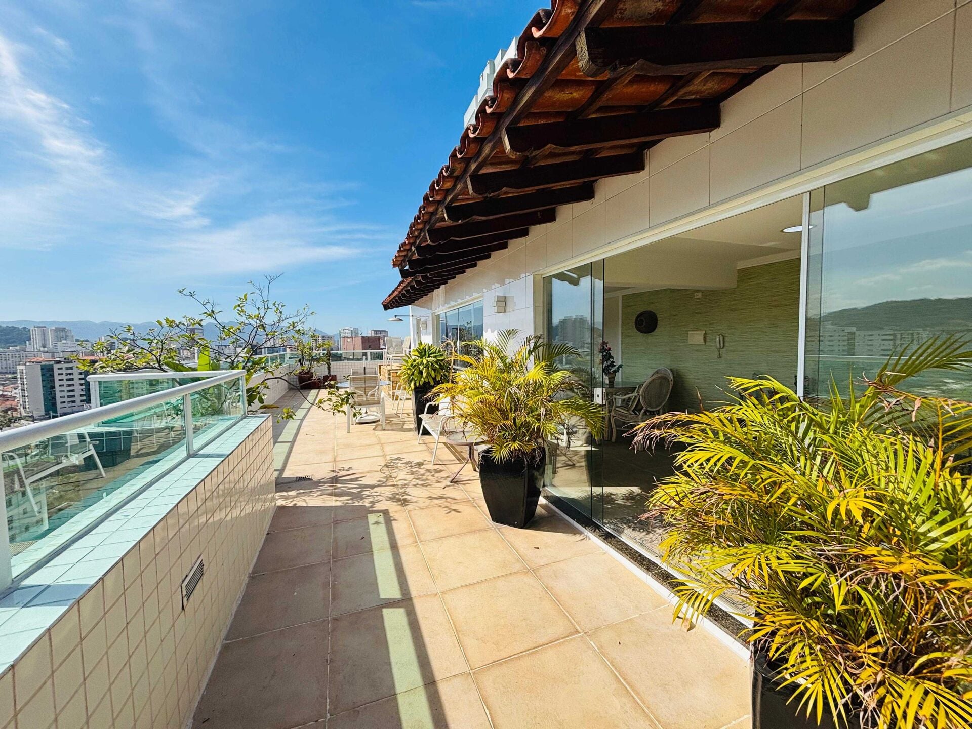 Cobertura duplex · 3 dorm. — Varanda