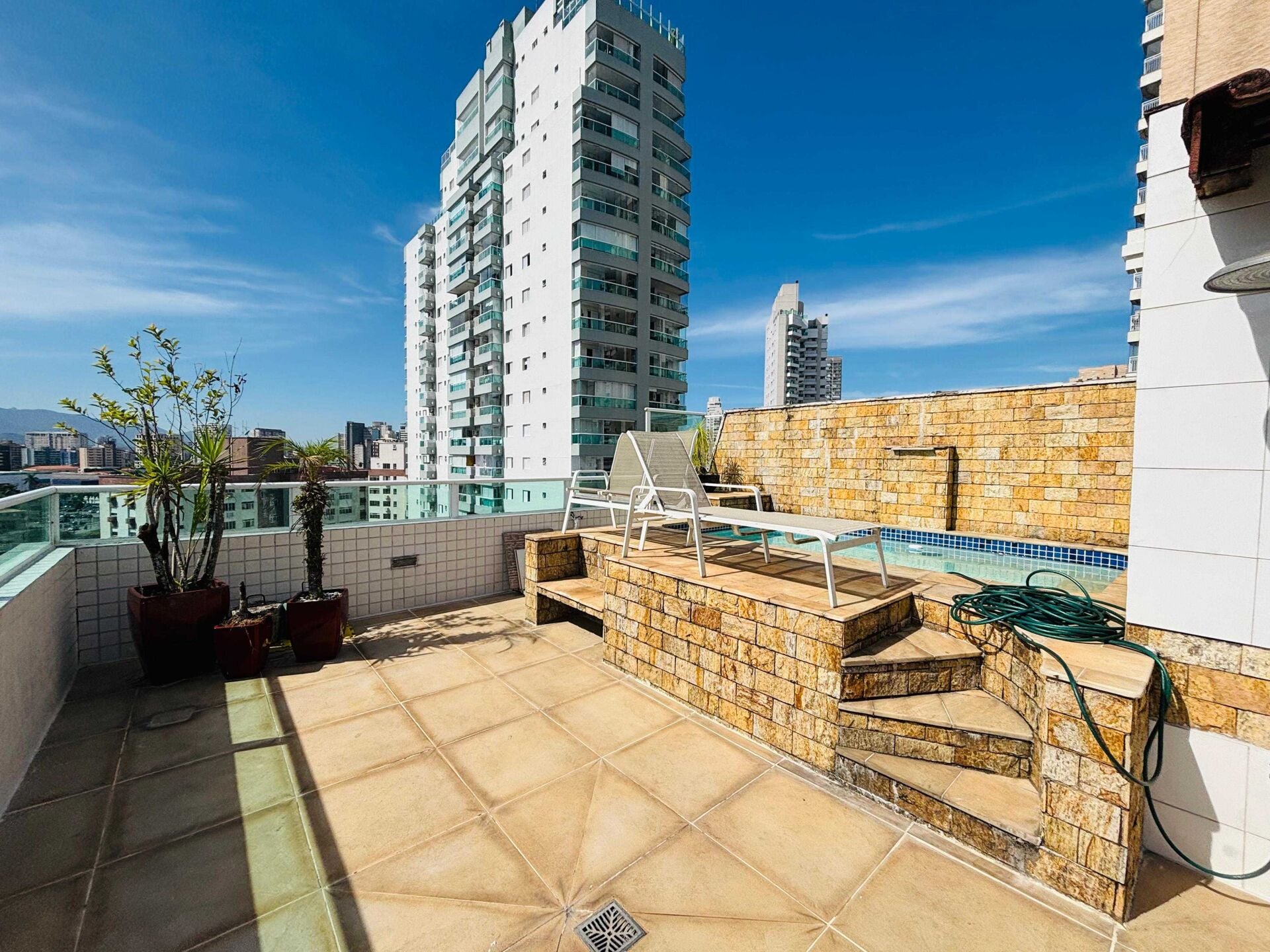 Cobertura duplex · 3 dorm. — Varanda