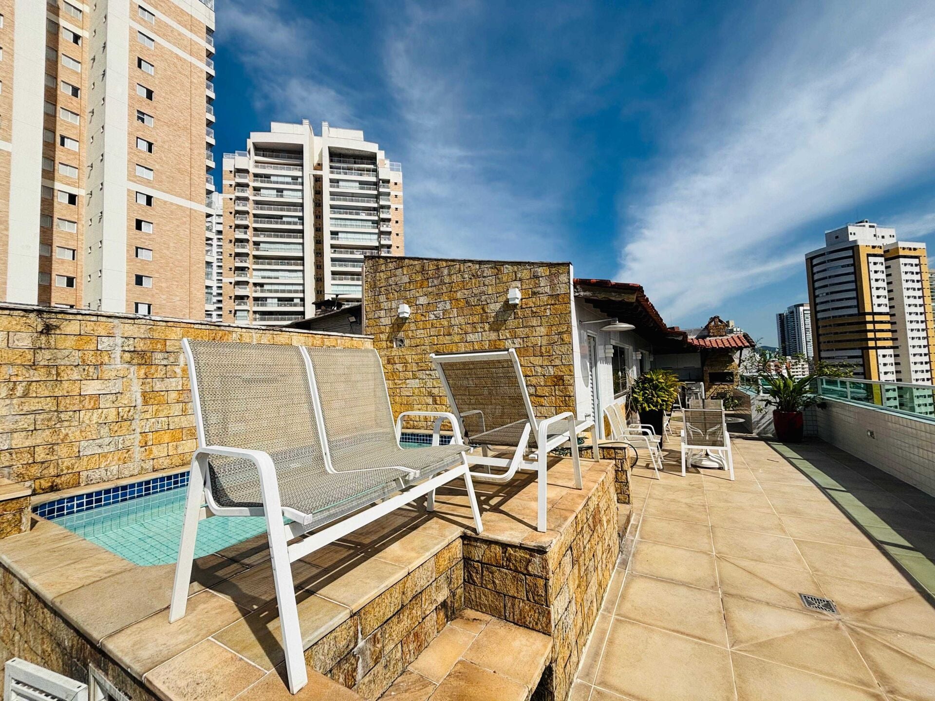 Cobertura duplex · 3 dorm. — Lazer privativa